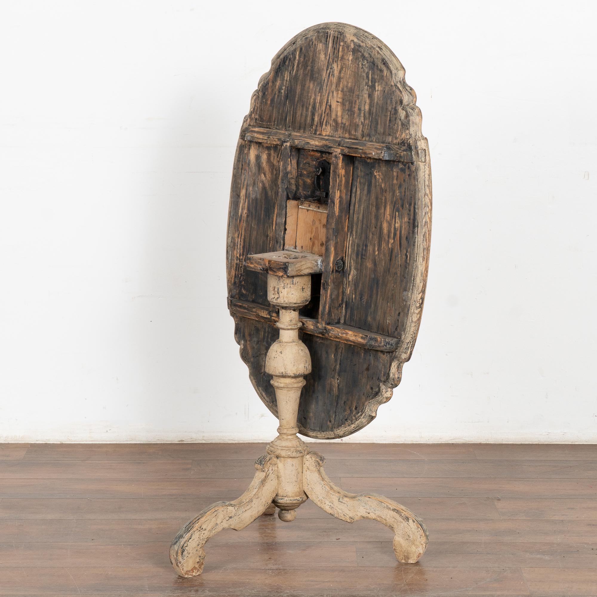 Original Painted Tilt Top Rococo Side Table, Sweden circa 1820-40 3
