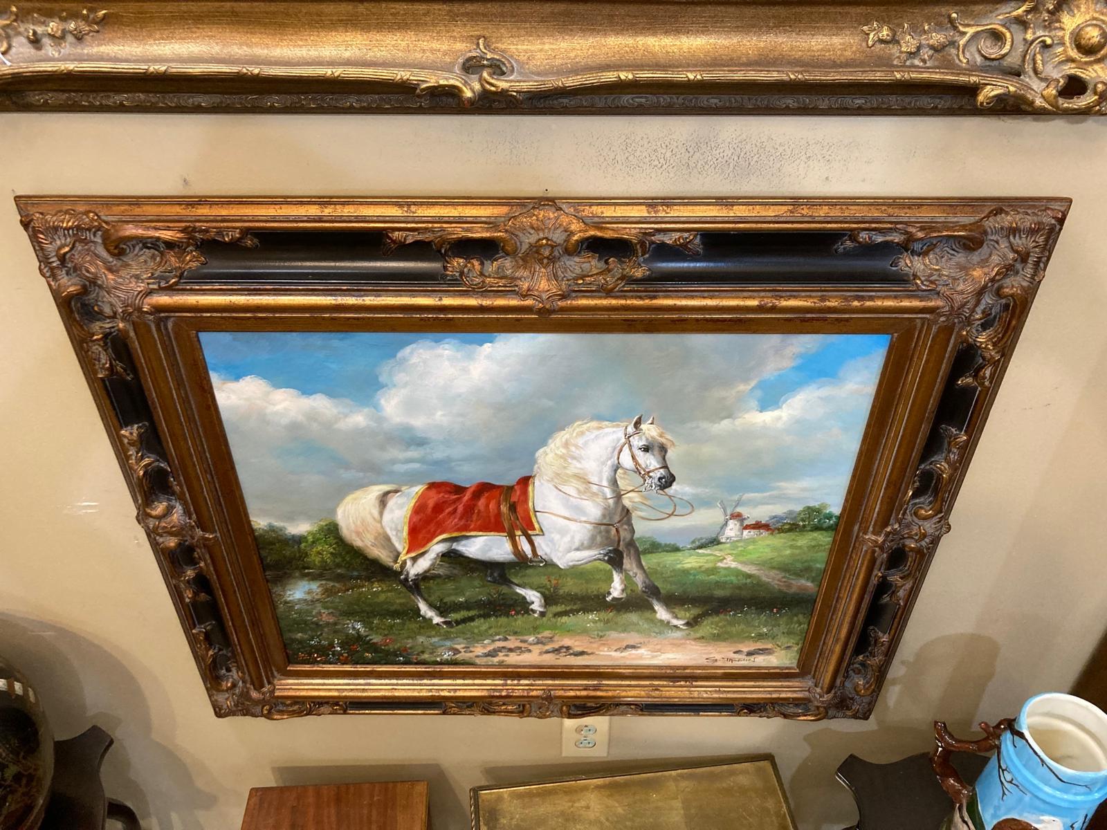 Peinture originale d'un cheval blanc avec cadre orné noir et or. Bon état - En vente à Birmingham, AL