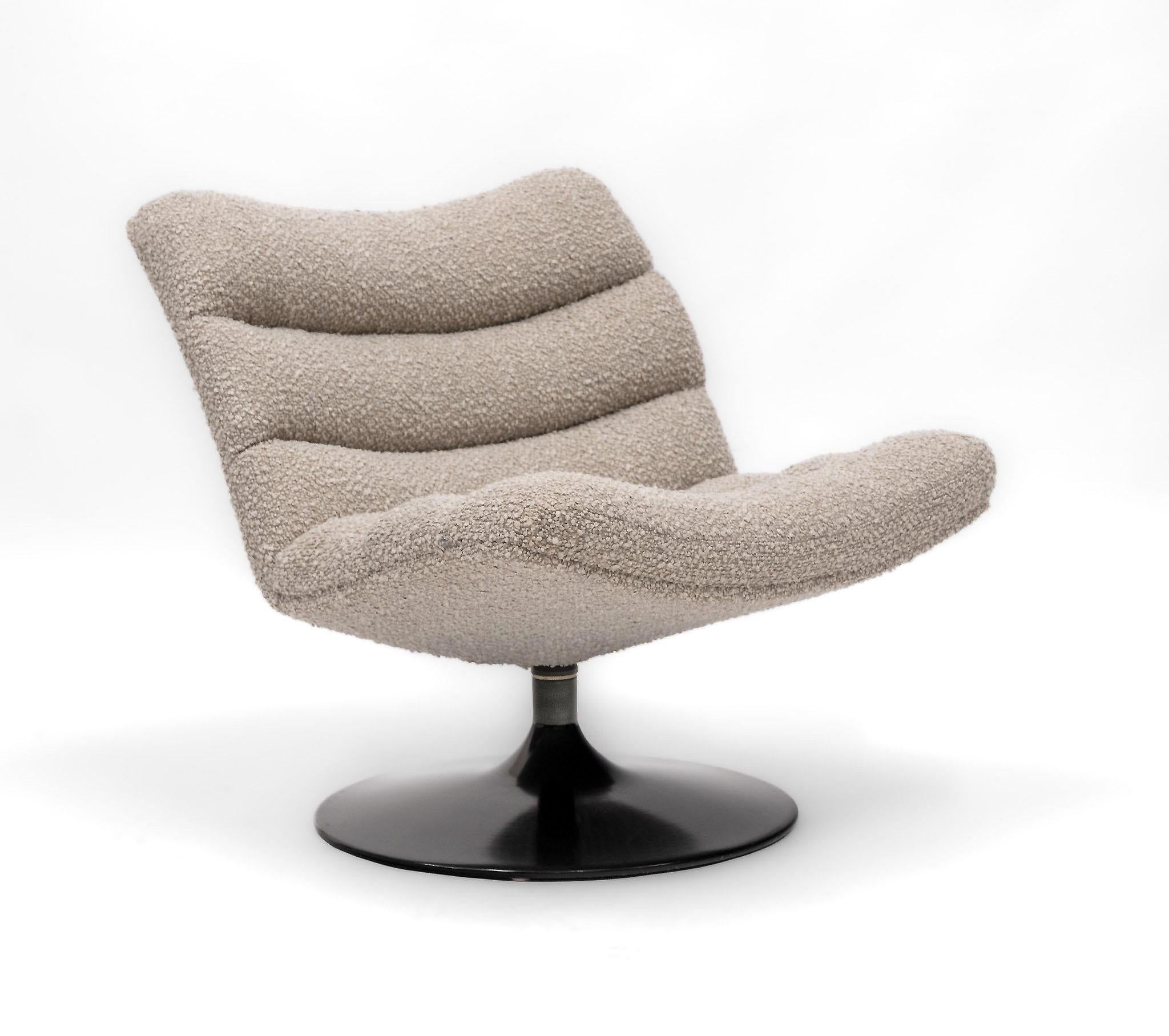 Un par de tumbonas giratorias originales de Geoffrey Harcourt. Diseño F506 para Artifort - Circa 1985.

Las sillas se han vuelto a tapizar con un bonito y duradero tejido boucle de poliéster de Casamance, perfecto para añadir textura a tu interior.
