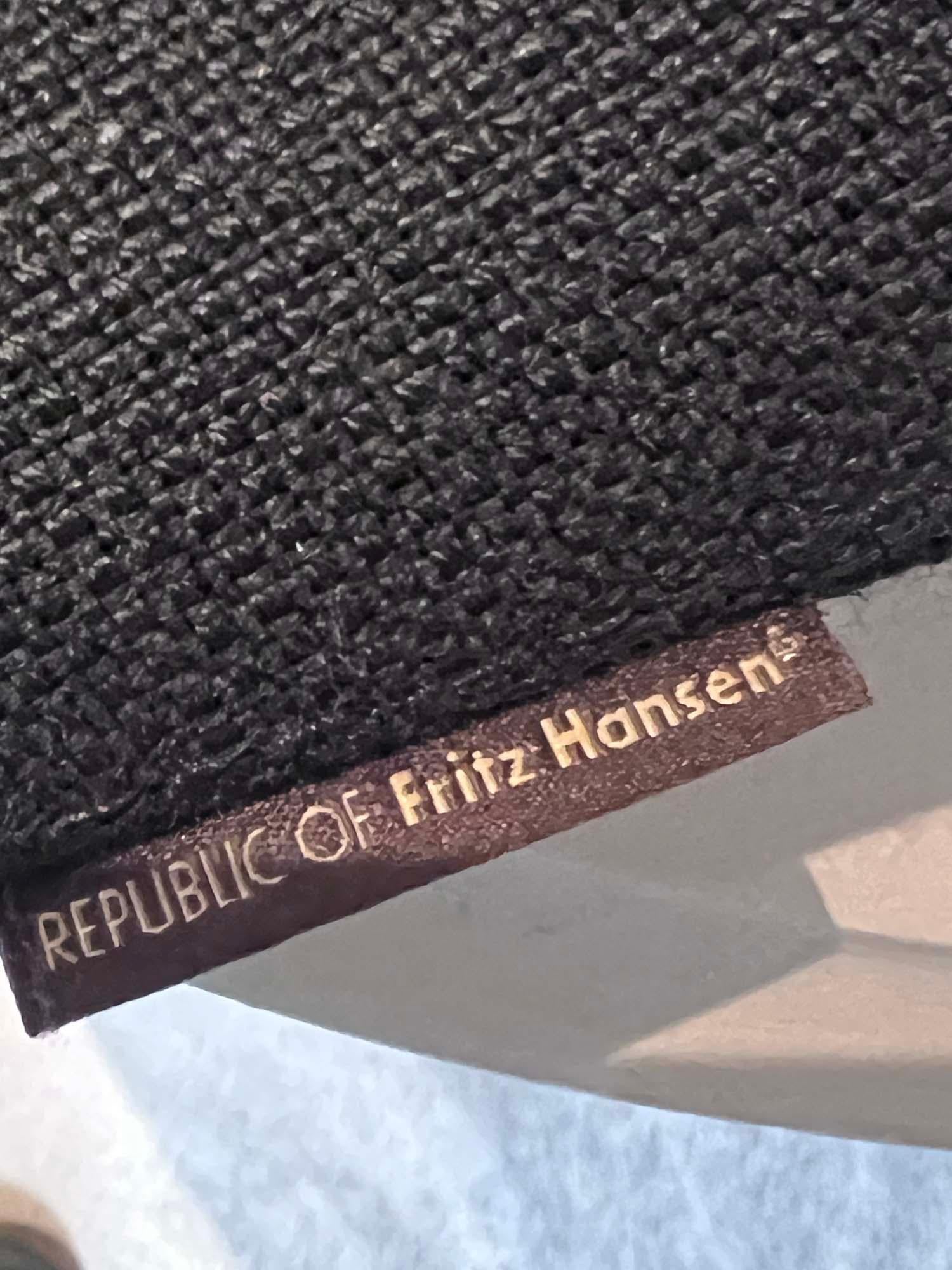 Polacco Coppia originale di poltrone Egg Chair Fritz Hansen Disegnate da Arne Jacobsen in vendita
