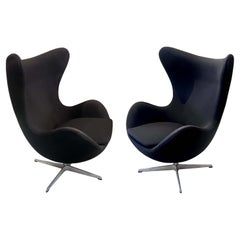 Original Pair of Egg Chair armchairs Fritz Hansen Designed by Arne Jacobsen