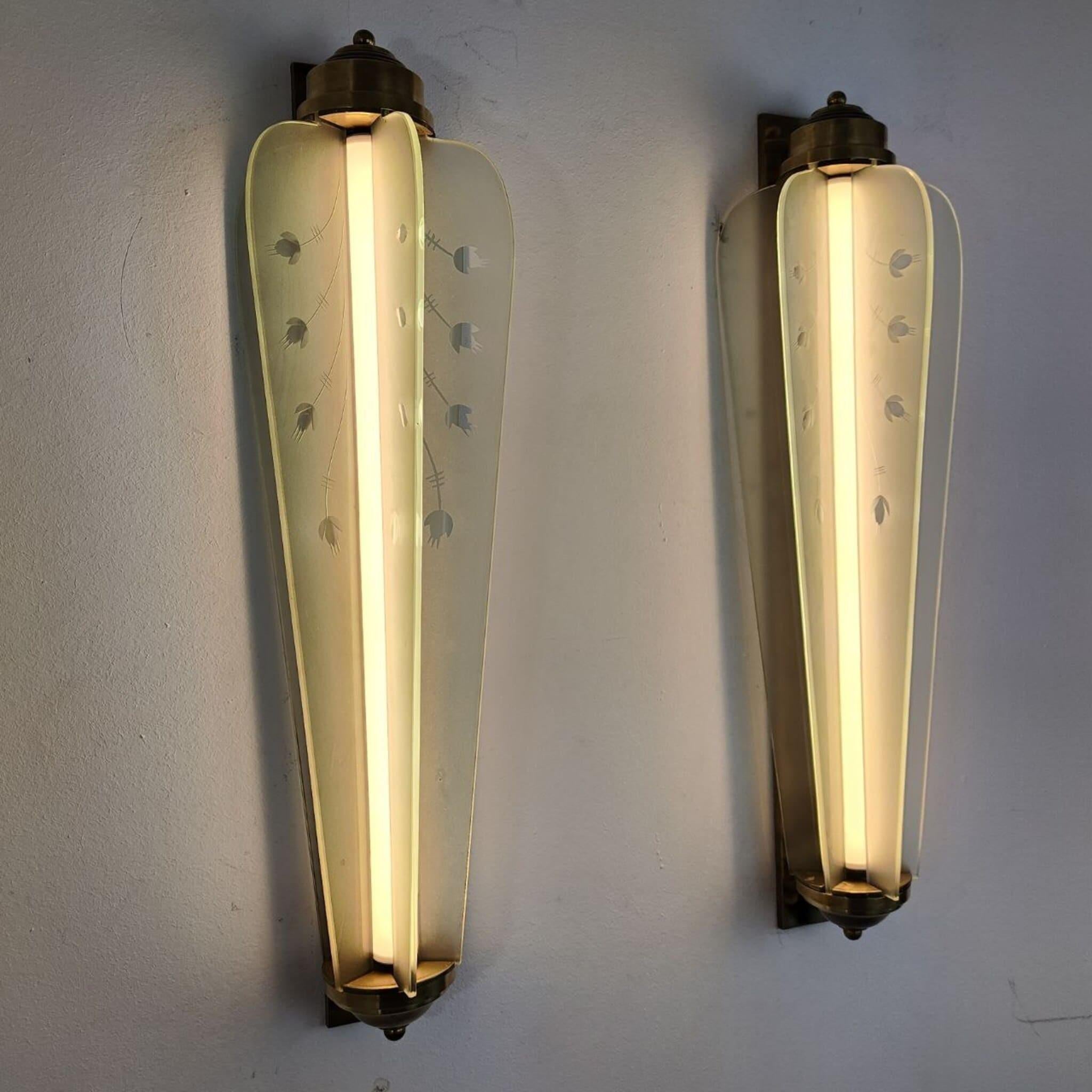 Original Paar französische Art Deco Wandleuchten aus Messing und Glas, 1930er Jahre 6
