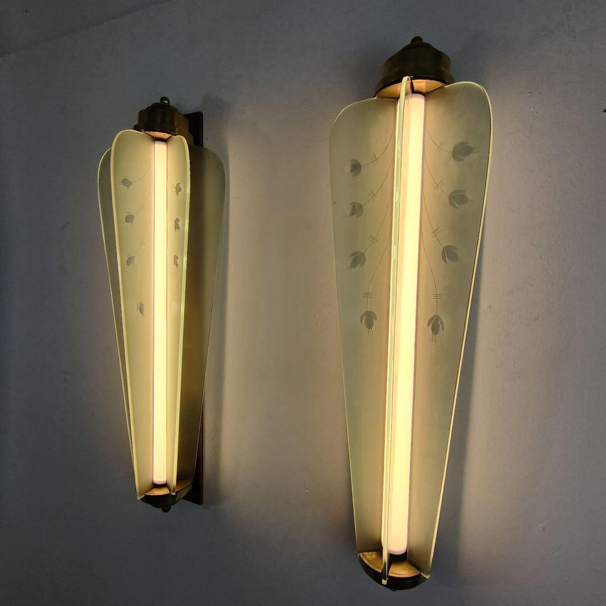 Original Paar französische Art Deco Wandleuchten aus Messing und Glas, 1930er Jahre 3