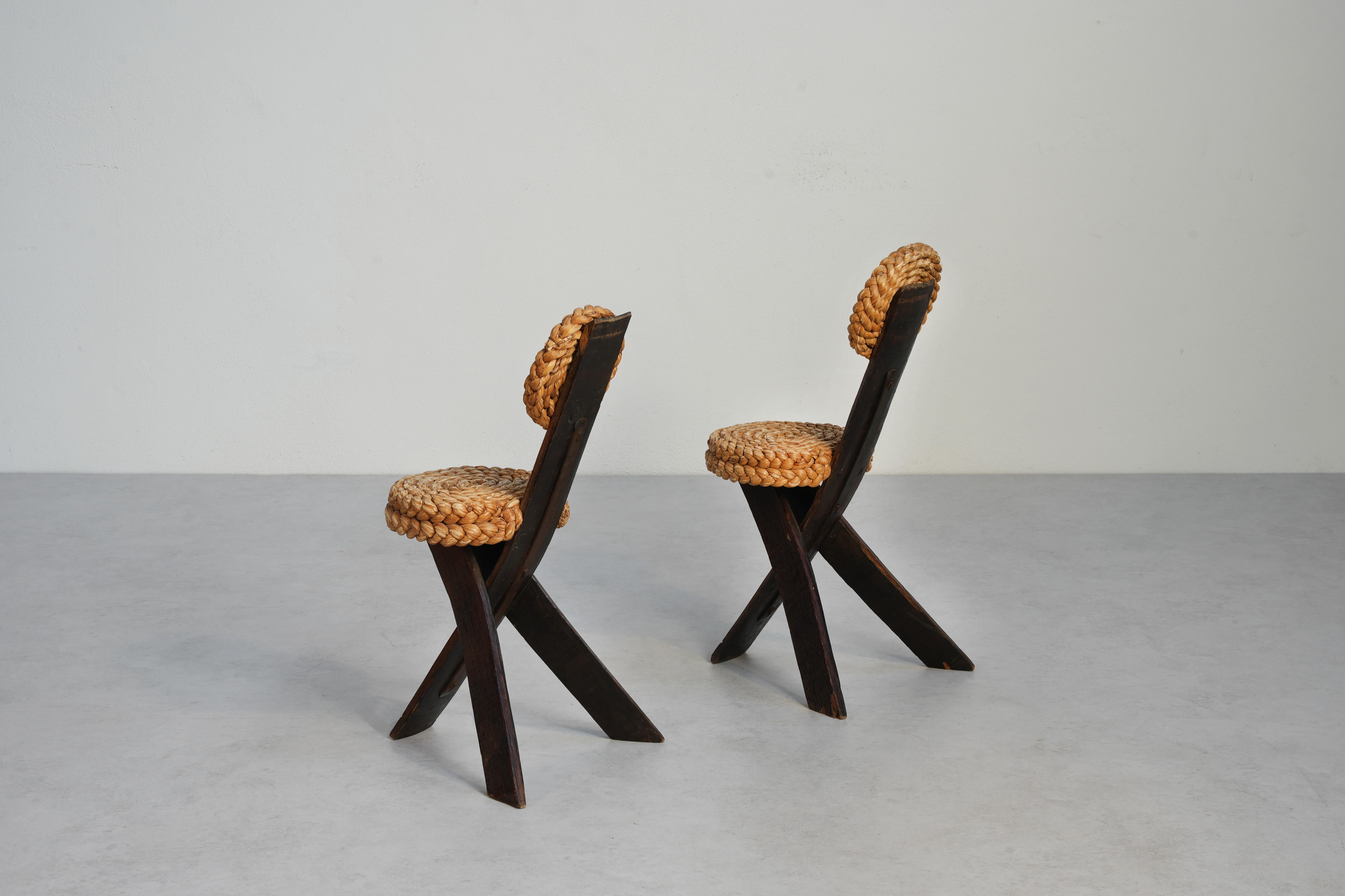 Originales Paar Dreibein-Stühle von Frida Minet und Adrien Audoux, 1950er Jahre, Frankreich (Seil) im Angebot