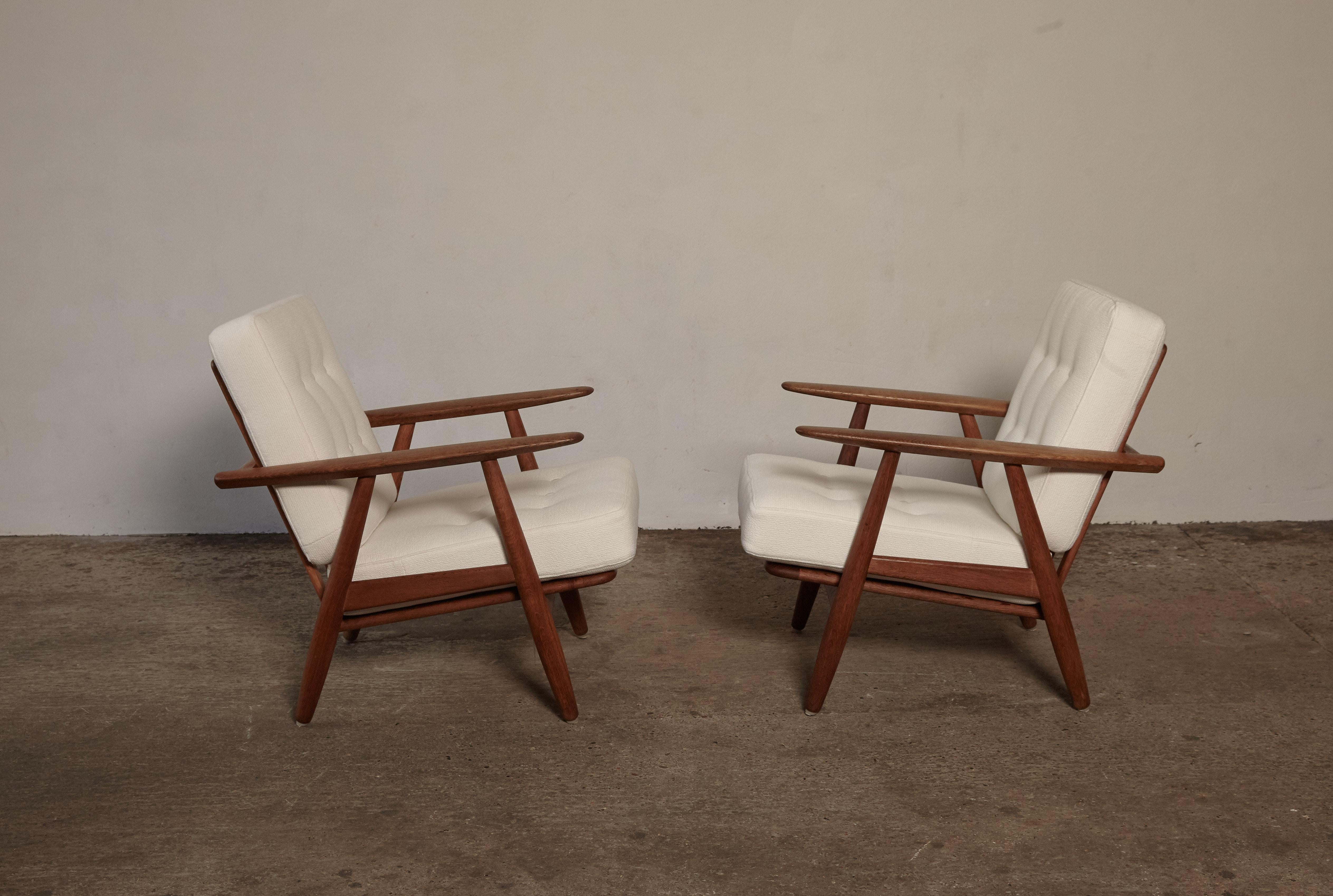 Original Pair of Hans Wegner GE-240 Cigar Chairs, Denmark, 1960s 3