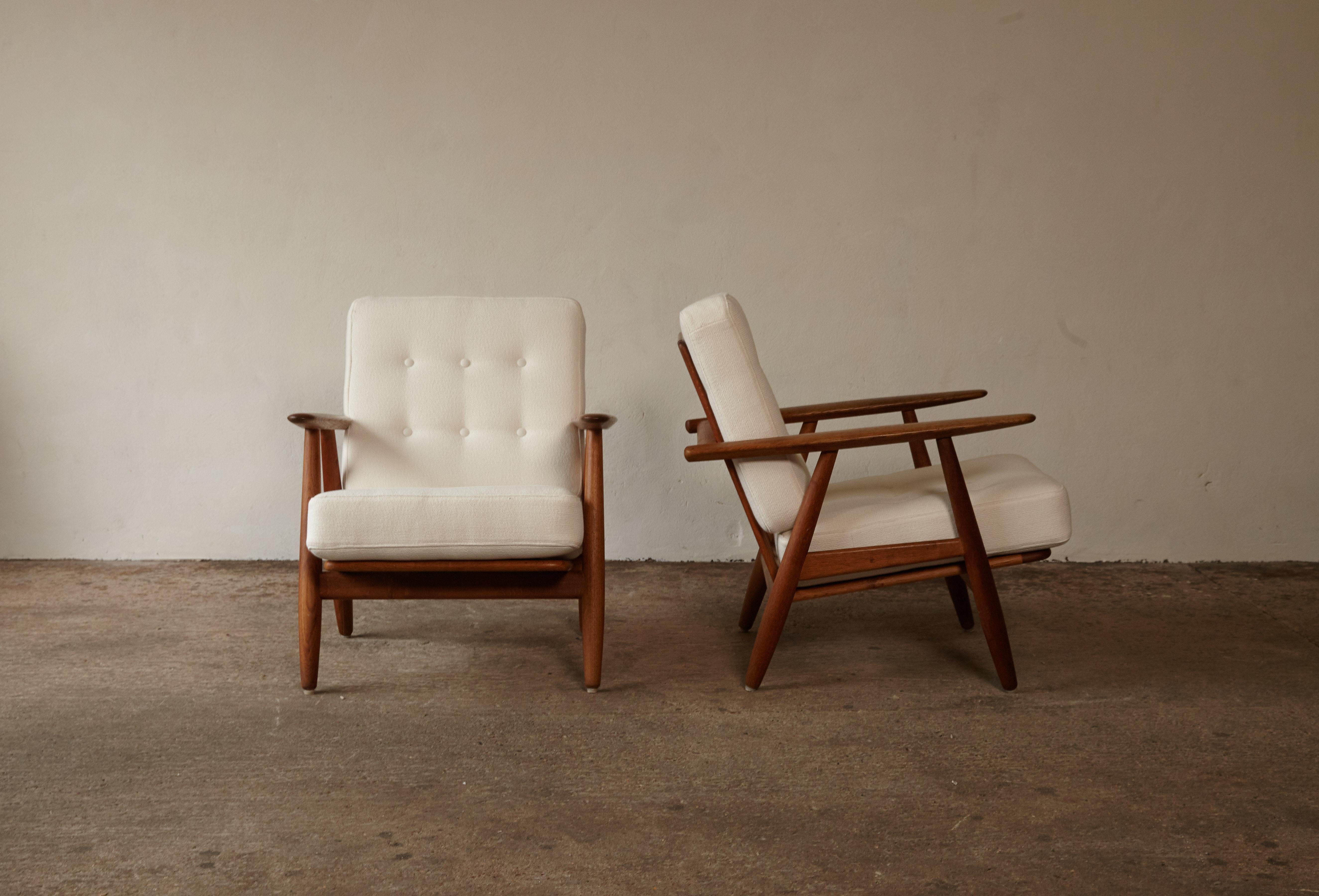 Original Pair of Hans Wegner GE-240 Cigar Chairs, Denmark, 1960s 7