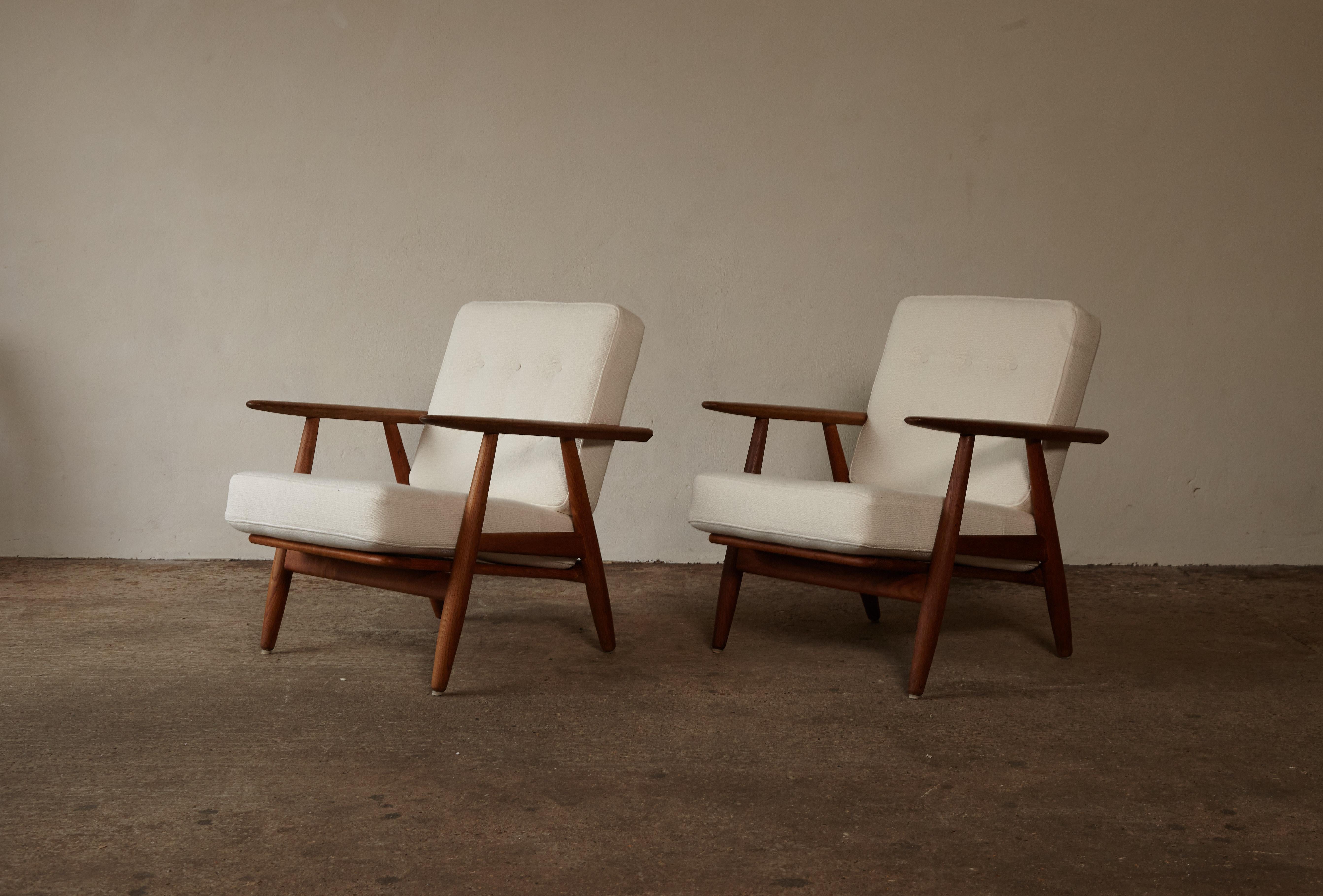 Original Pair of Hans Wegner GE-240 Cigar Chairs, Denmark, 1960s (Dänisch)