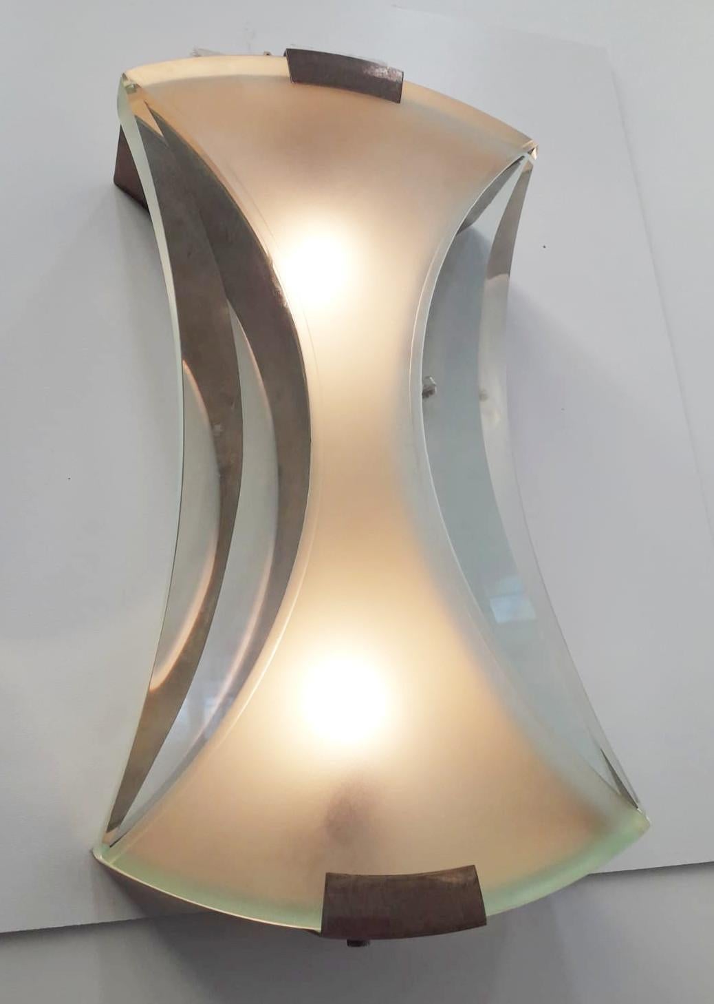 Original pair of model 2225 sconces by Max Ingrand for Fontana Arte with thick beveled glass and brass, circa 1960s / Made in Milan, Italy circa 1960s.