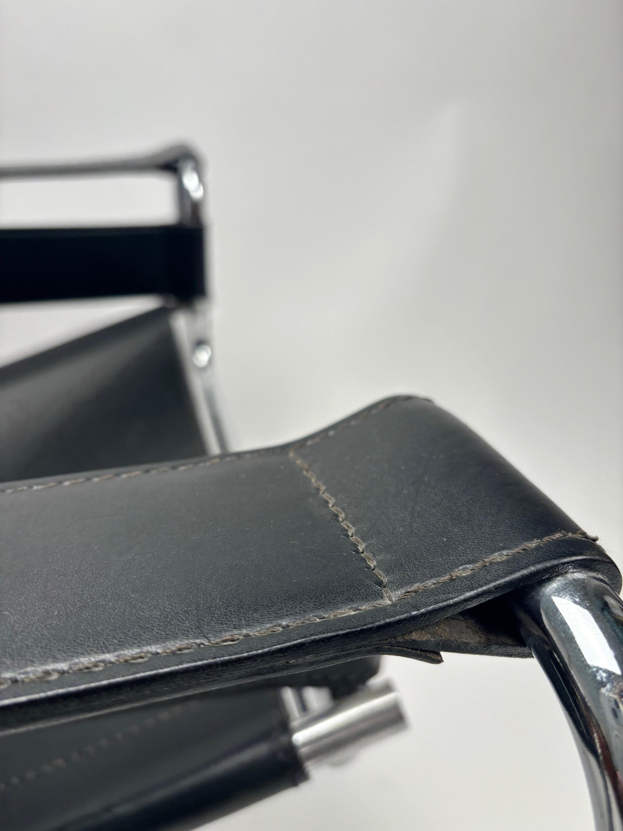 Original Pair of Wassily Armchairs by Marcel Breuer for Gavina, 1970s (Signed) in vendita 3