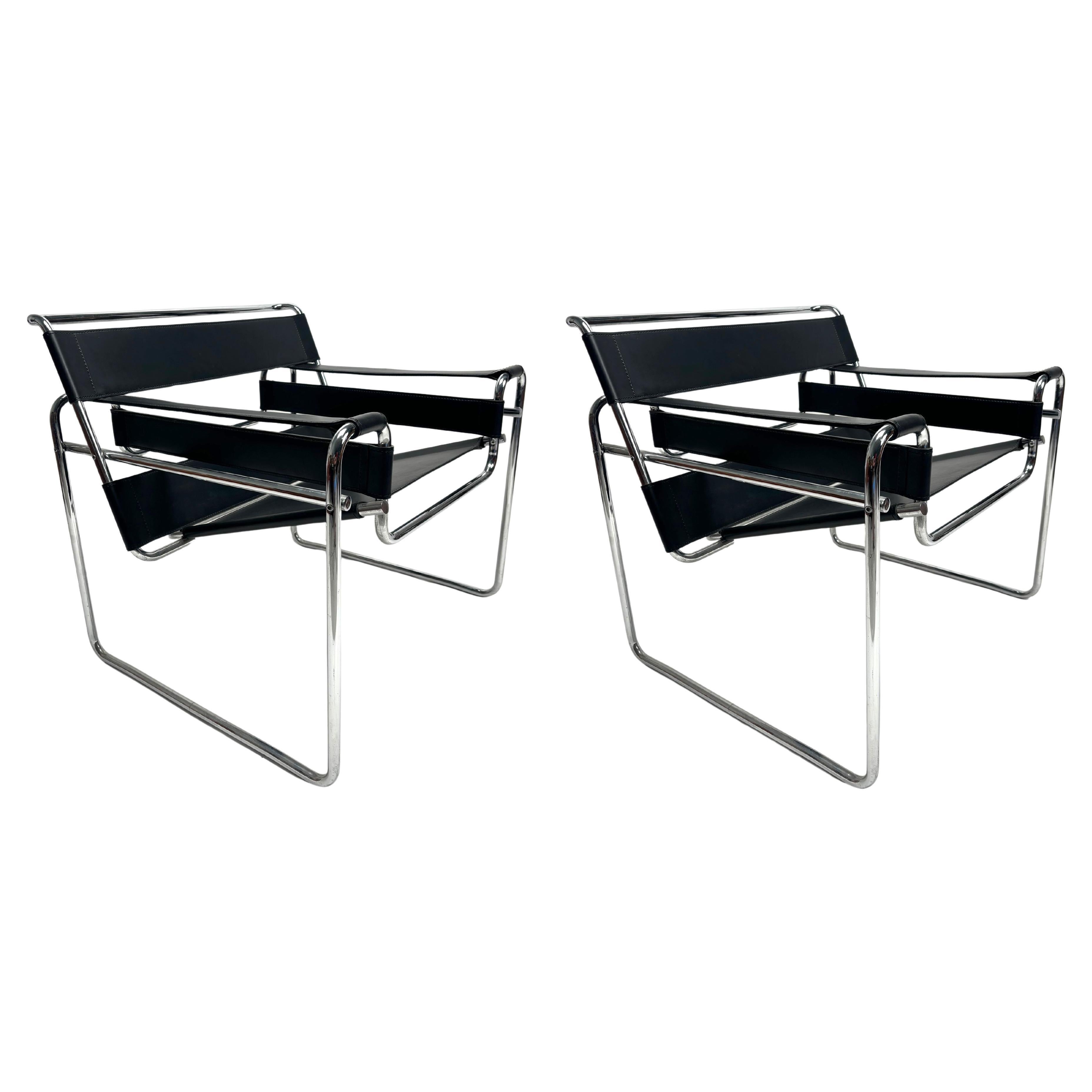 Original Pair of Wassily Armchairs by Marcel Breuer for Gavina, 1970s (Signed) in vendita