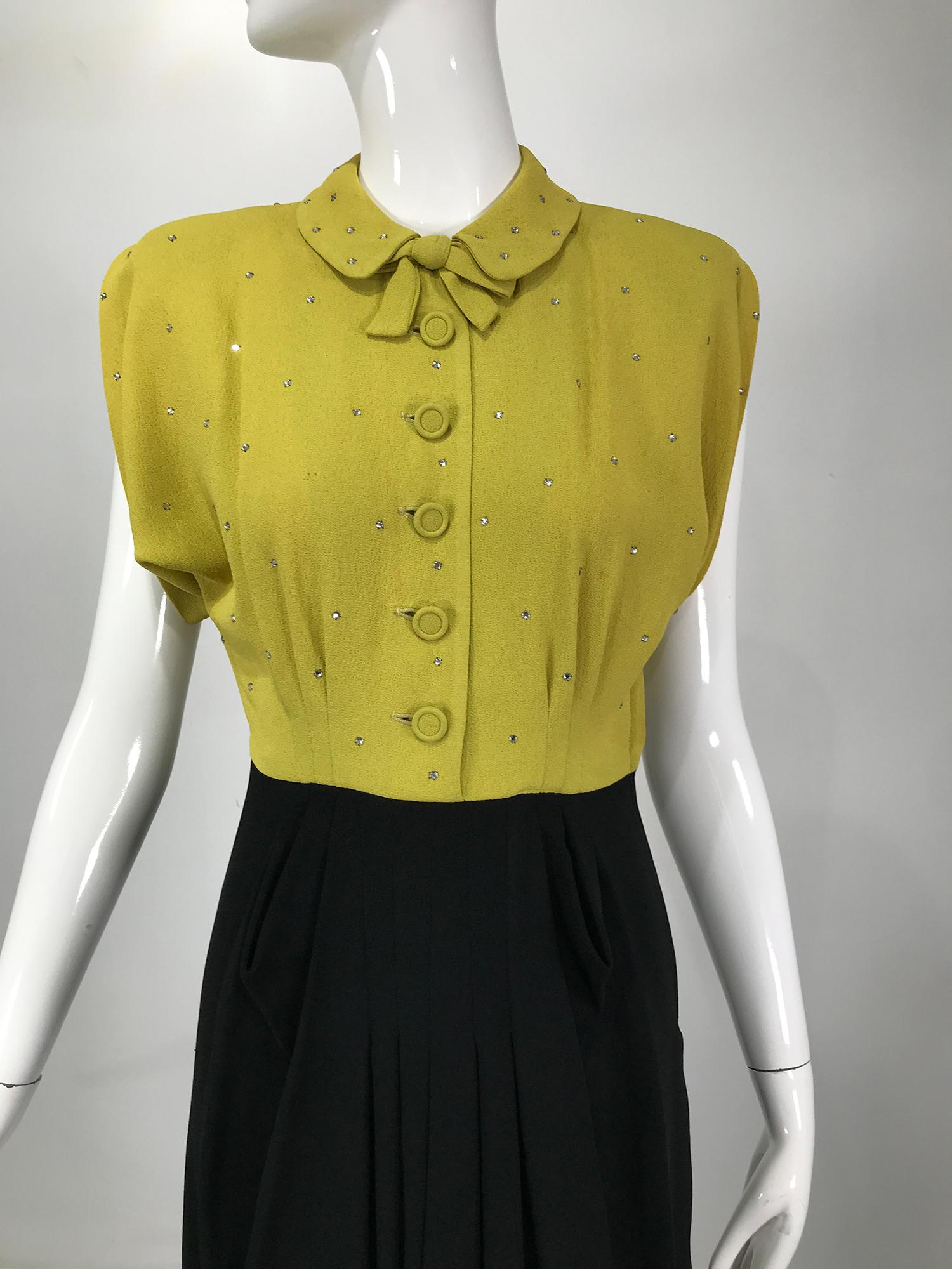 Original Paramount Junior Chicago 1940s Chartreuse & Black Crepe Dress  For Sale 5