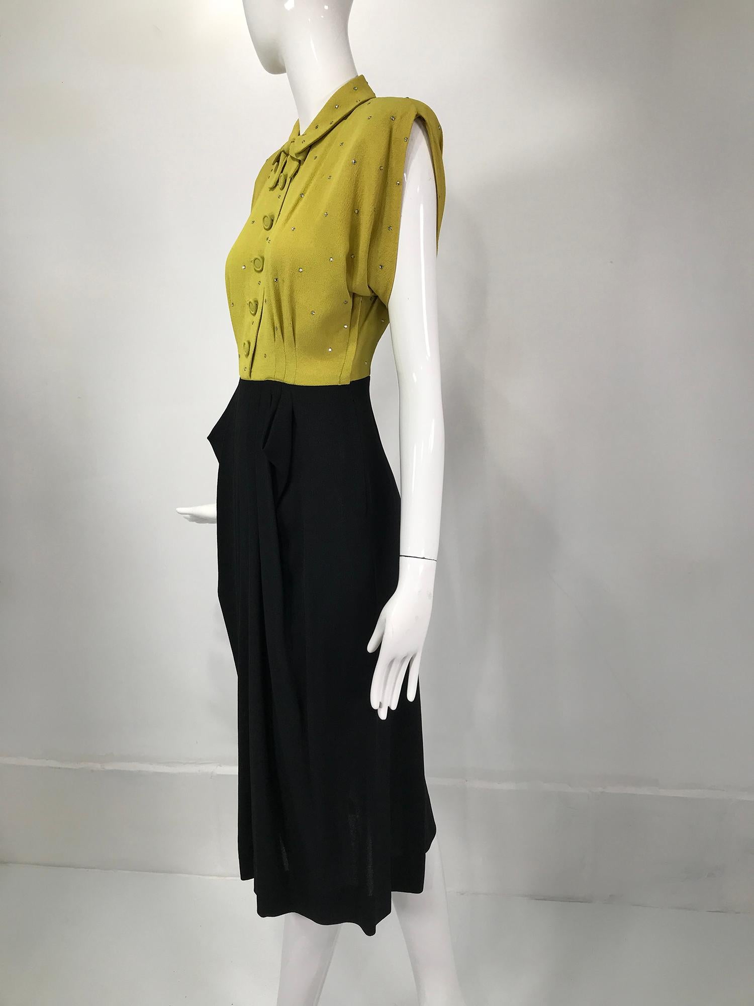 Original Paramount Junior Chicago 1940s Chartreuse & Black Crepe Dress  In Good Condition For Sale In West Palm Beach, FL