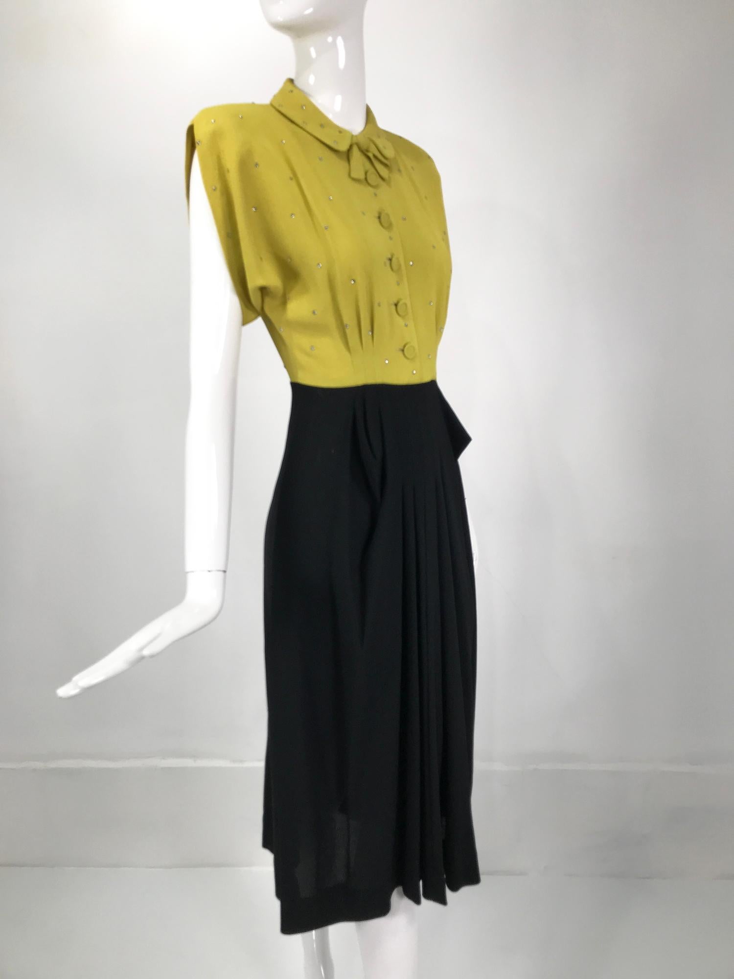 Original Paramount Junior Chicago 1940s Chartreuse & Black Crepe Dress For Sale 3