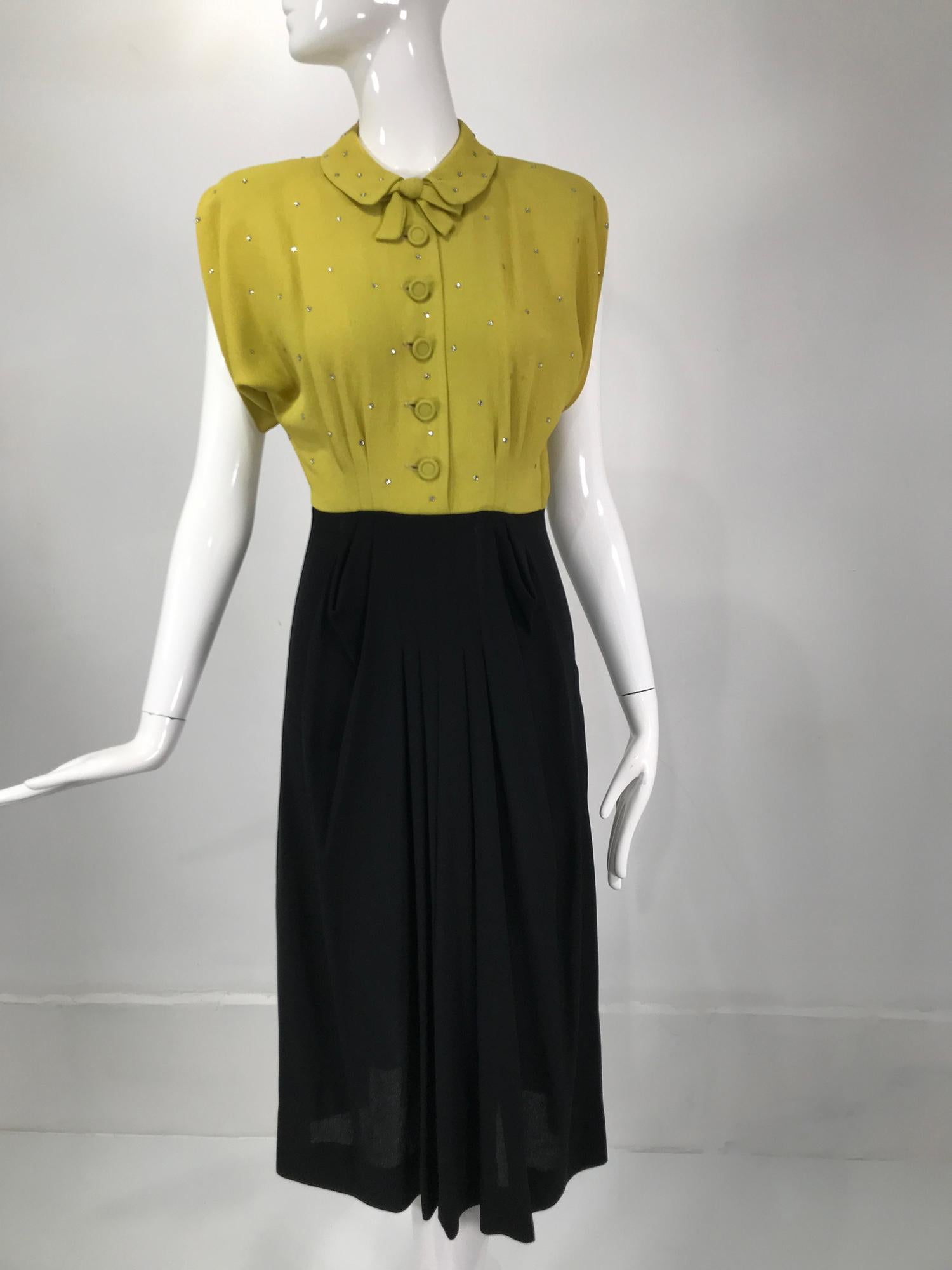 Original Paramount Junior Chicago 1940s Chartreuse & Black Crepe Dress For Sale 4