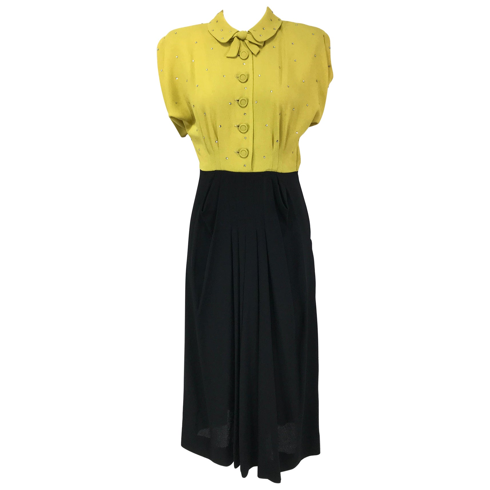 Robe d'origine Paramount Junior Chicago en crêpe chartreuse et noir des années 1940