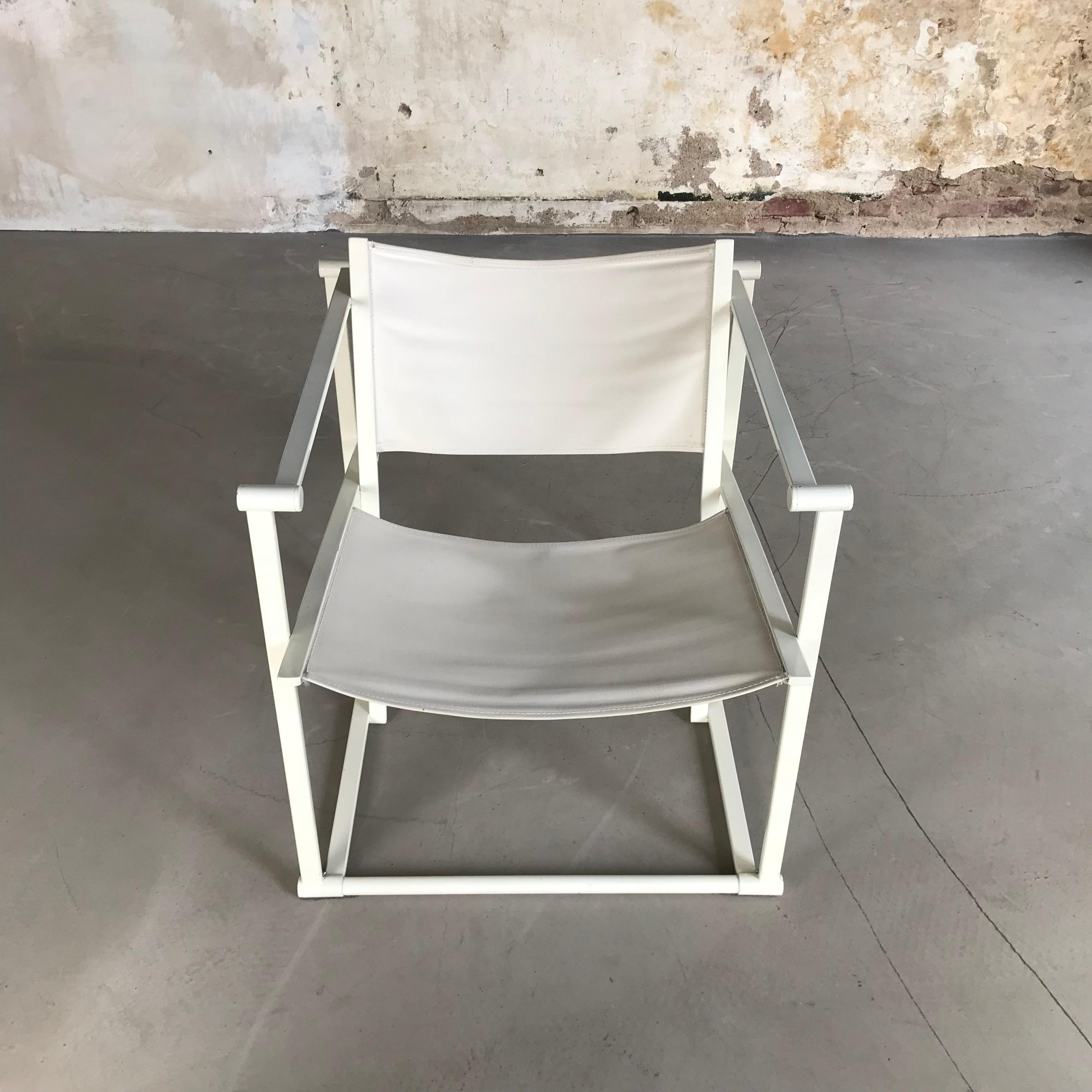 Pastoe cubic easychair FM61, designed by Radboud van Beekum in 1980.
A chair with clean lines and sharp design, consisting of a lacquered metal frame with a white back and seat in strong canvas.
In very good condition, very light little stains on