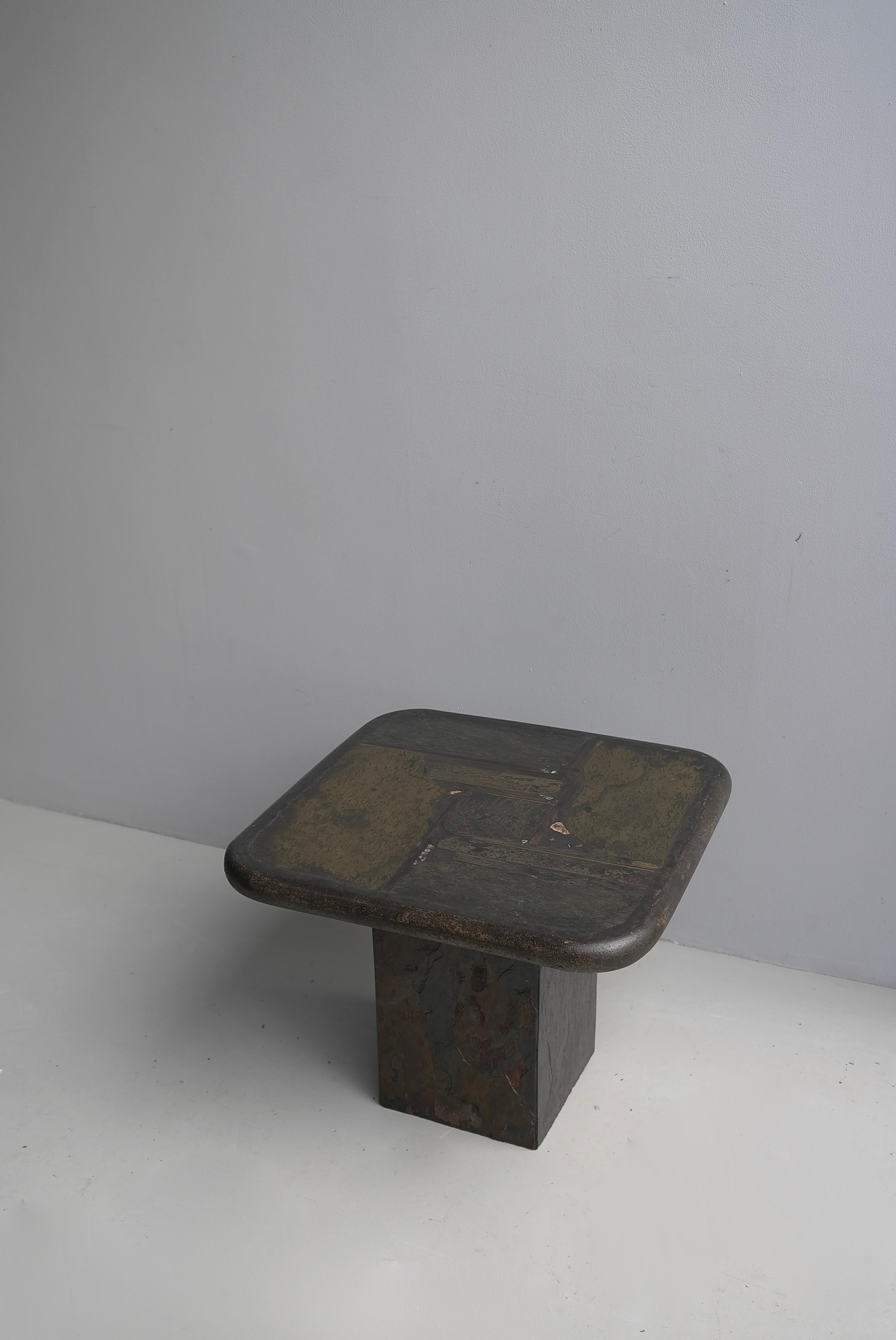 Table d'appoint originale de Paul Kingma Art en A Stone Stone, Mixed Color Green Stone and Brass Bon état - En vente à Den Haag, NL