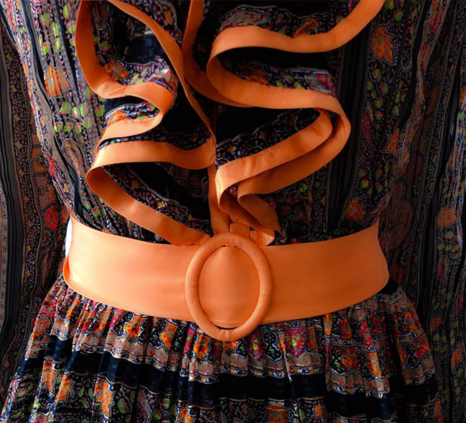 Original Paul-Louis Orrier Haute Couture Seidenkleid mit Rüschen plissiert 70er Jahre  (Schwarz) im Angebot