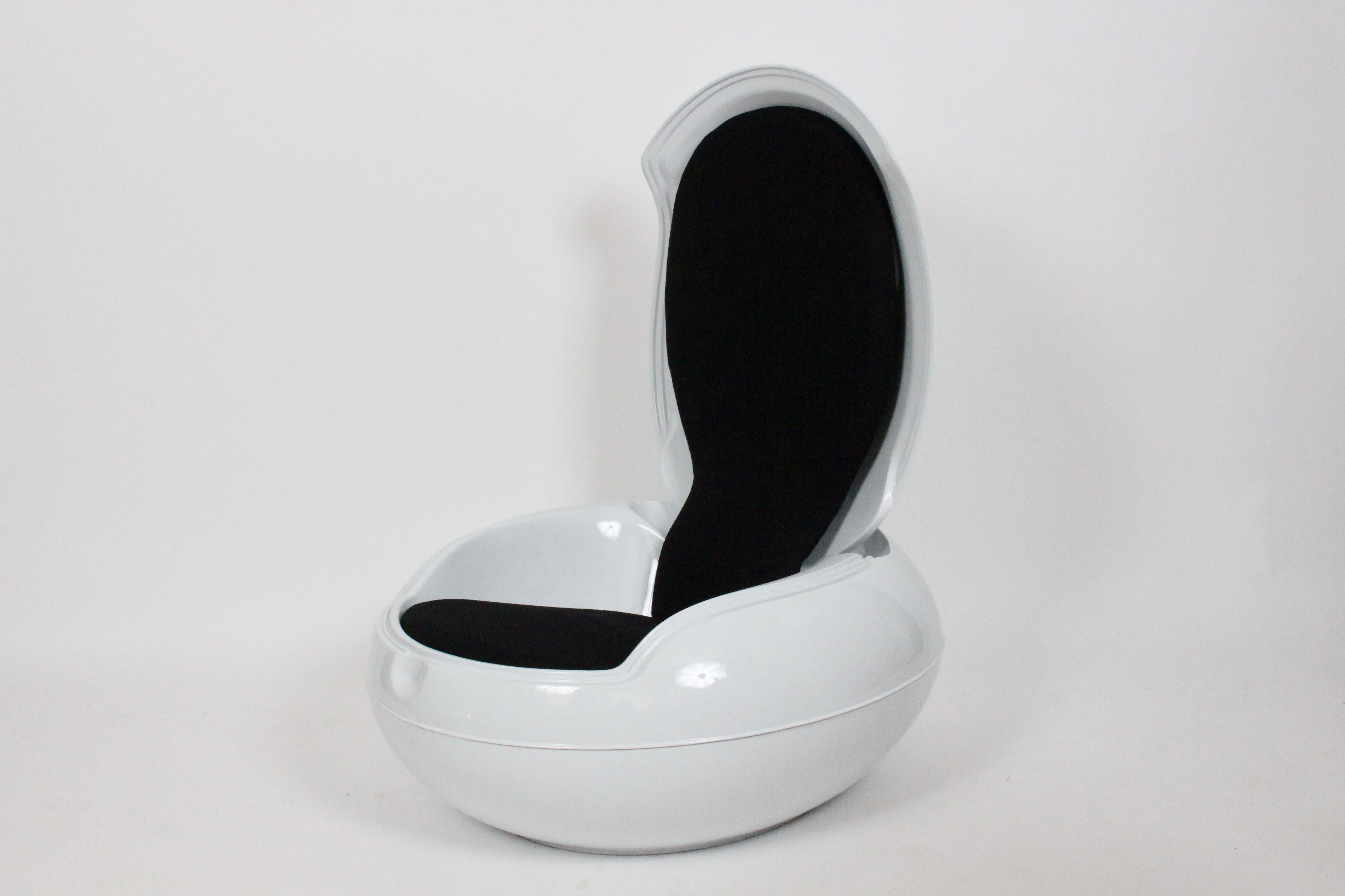 Original Peter Ghyczy White and Black Garden Egg Chair, circa 1968 2