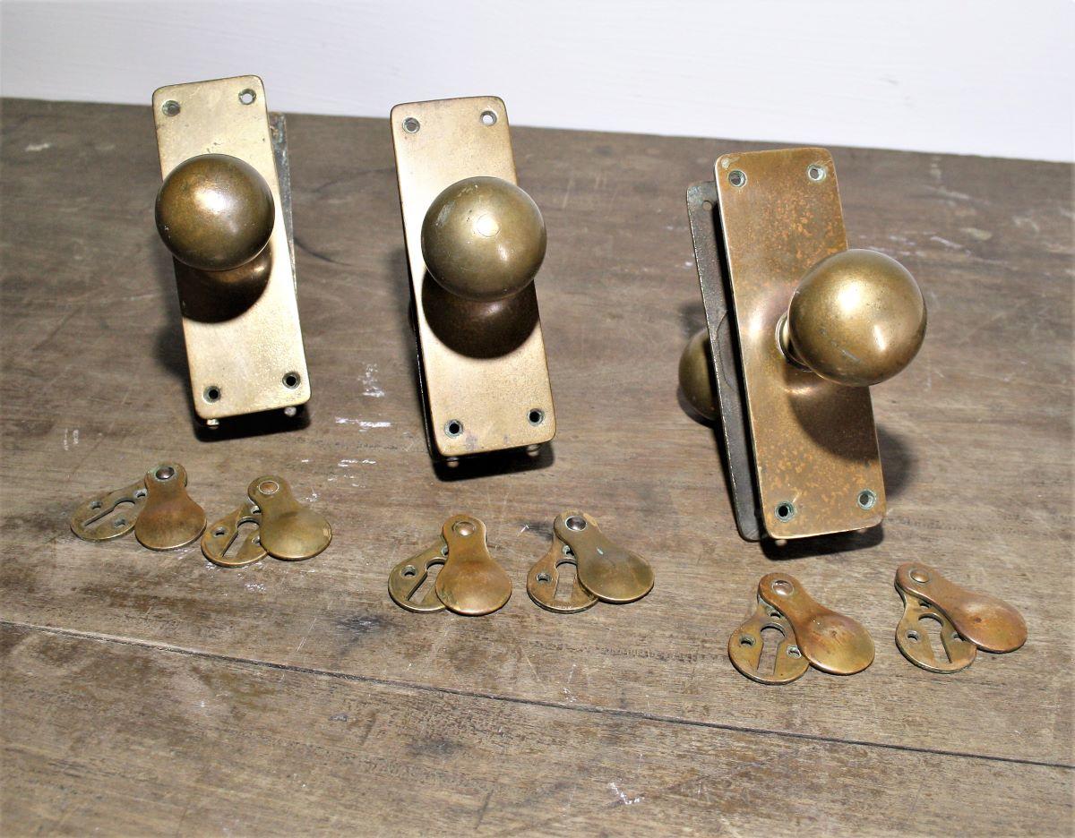 Phosphor bronze ball door handles with rectangular plate, each with matching Escutcheons.  These handles are of the very highest quality with excellent colour, the mortice lock bar is long allowing for multiple door thickness.
Unusual to find full
