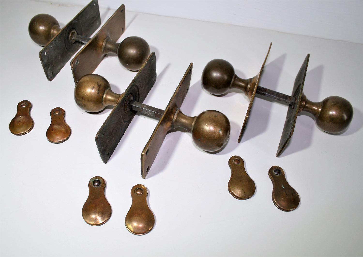 3 passende Sets, Türgriffe und Schneckenständer aus Bronze und Messing, Phosphor im Zustand „Gut“ im Angebot in Llanbrynmair, GB