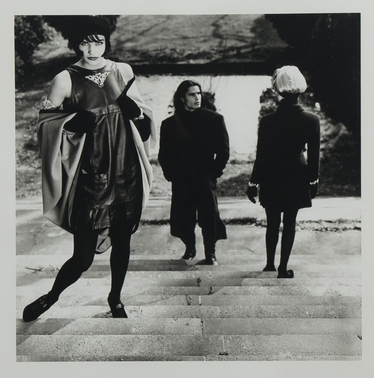Français Photographie originale d'Helena Christensen sur les marches de Karl Lagerfeld en vente