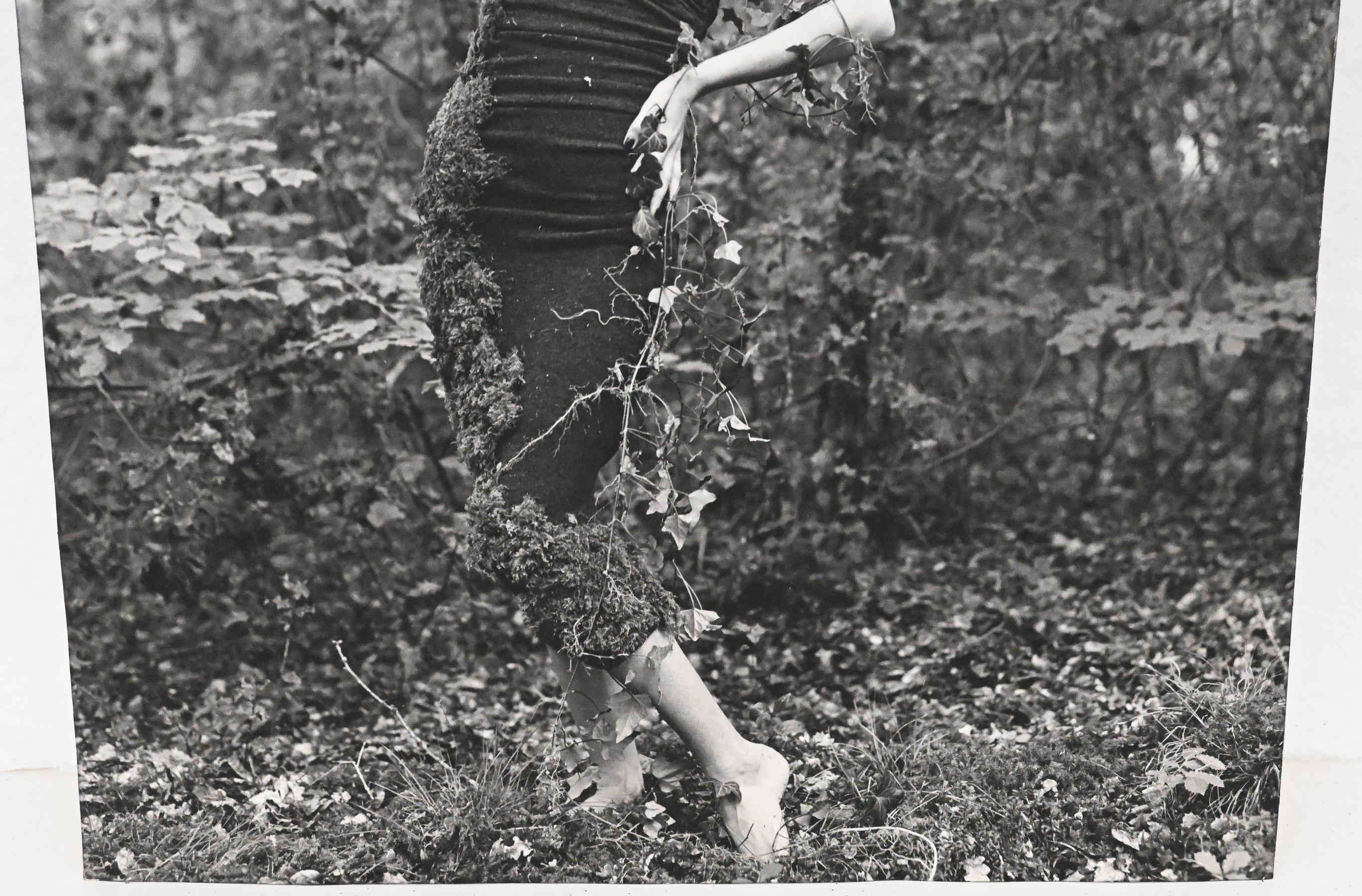Photographie originale du modèle dans les bois de Bruce Weber pour Karl Lagerfeld 2 en vente 1