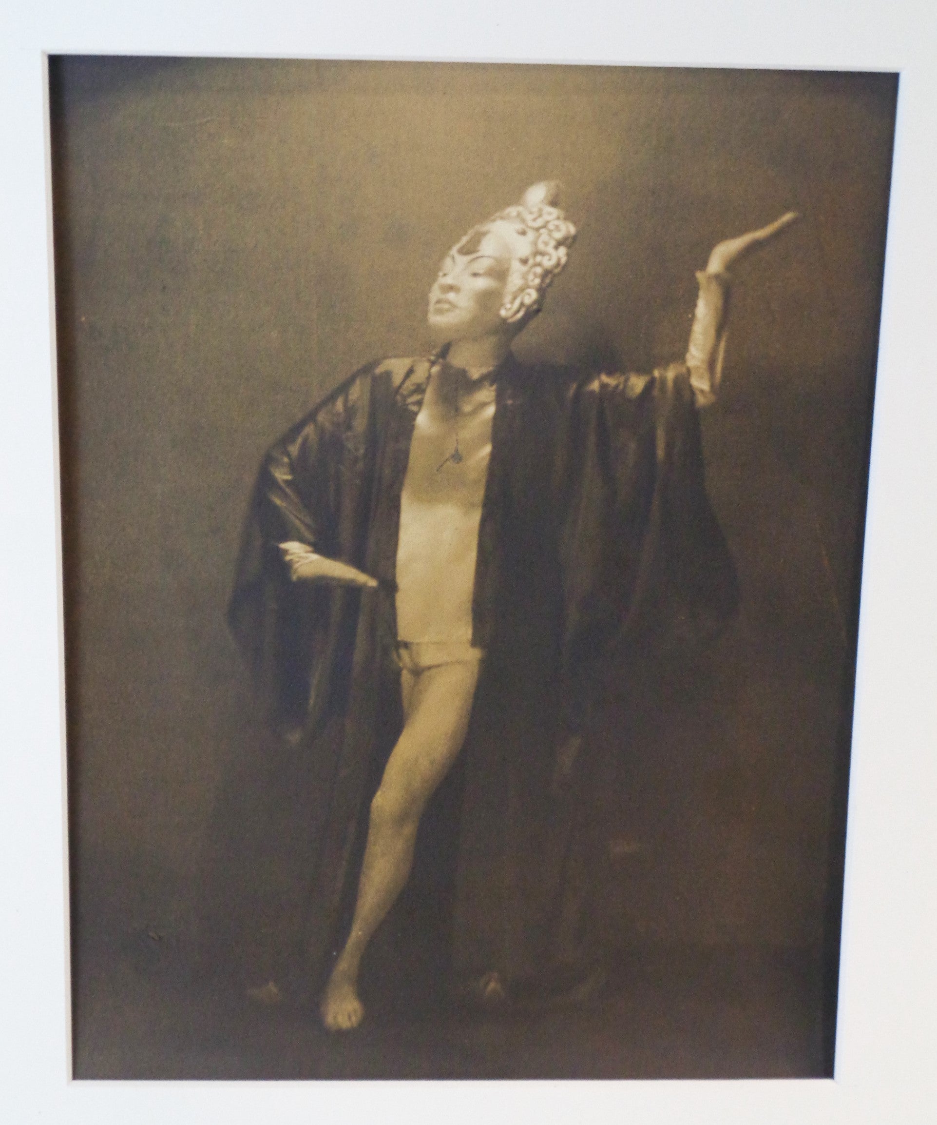 Original Pictorialistische Sepia Tone Gelatinesilberdruck-Fotografie Exotische Tänzerin (Papier) im Angebot