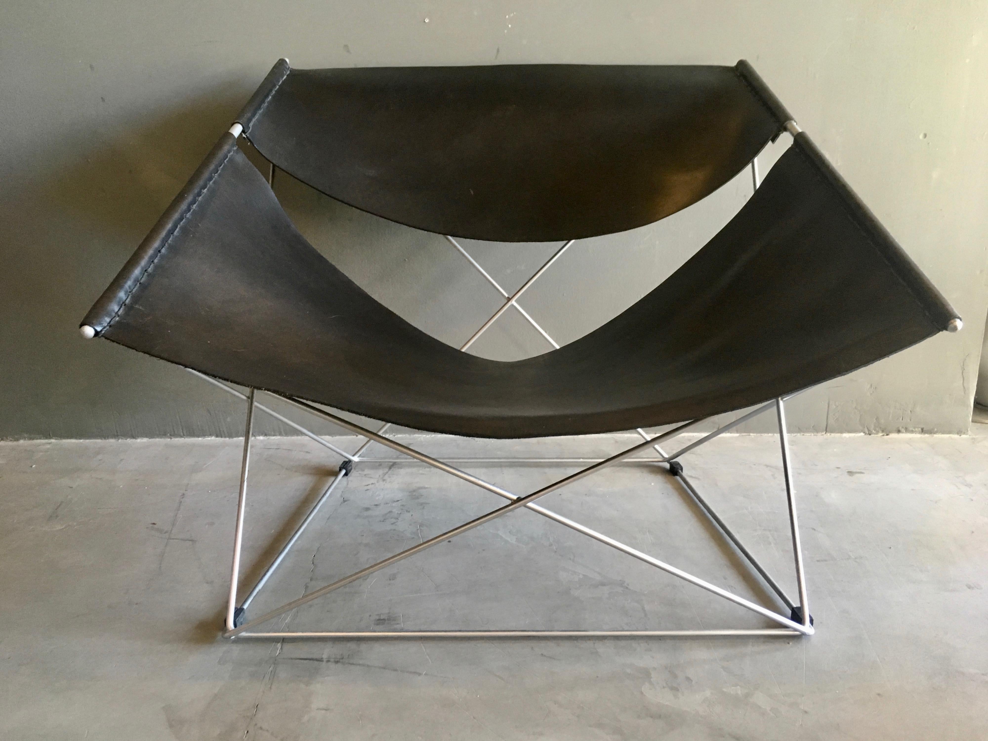 Sculptural leather and nickel chair by Pierre Paulin for Artifort. Type F675. Original leather and frame. Frame has been repainted silver. Very good condition. Excellent piece of design. Made in 1971.