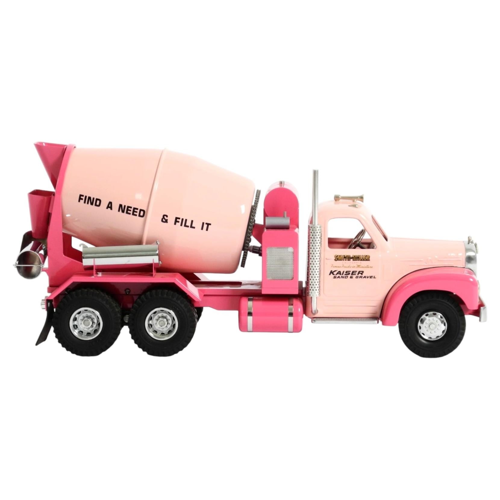 Autocarro originale Smith & Smith Kaiser Pink Cement No. 26 di 125 in vendita