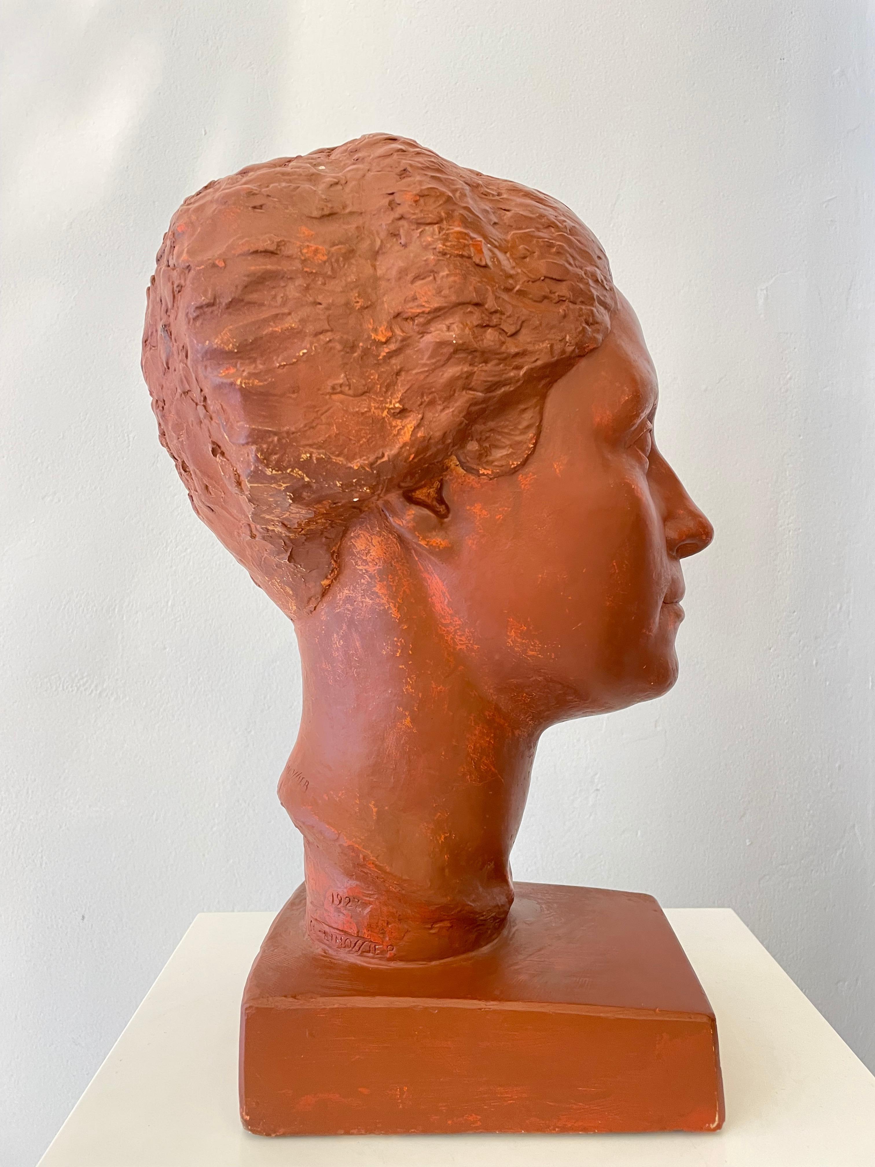 Original Plaster Bust of a Woman with Short Hair by Claudius Linossier, 1927 In Good Condition For Sale In Brussels, BE