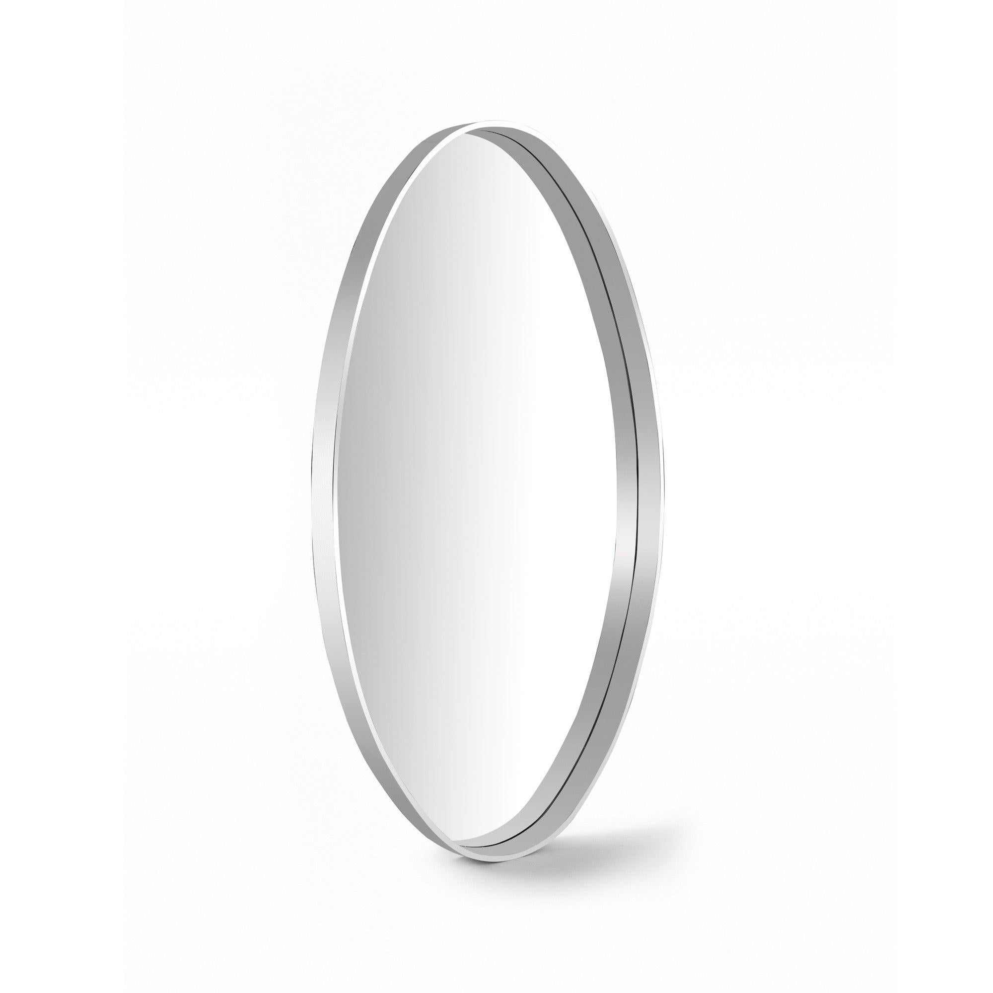 Uno specchio originale con una cornice in acciaio inox lucido dai bordi profondi.