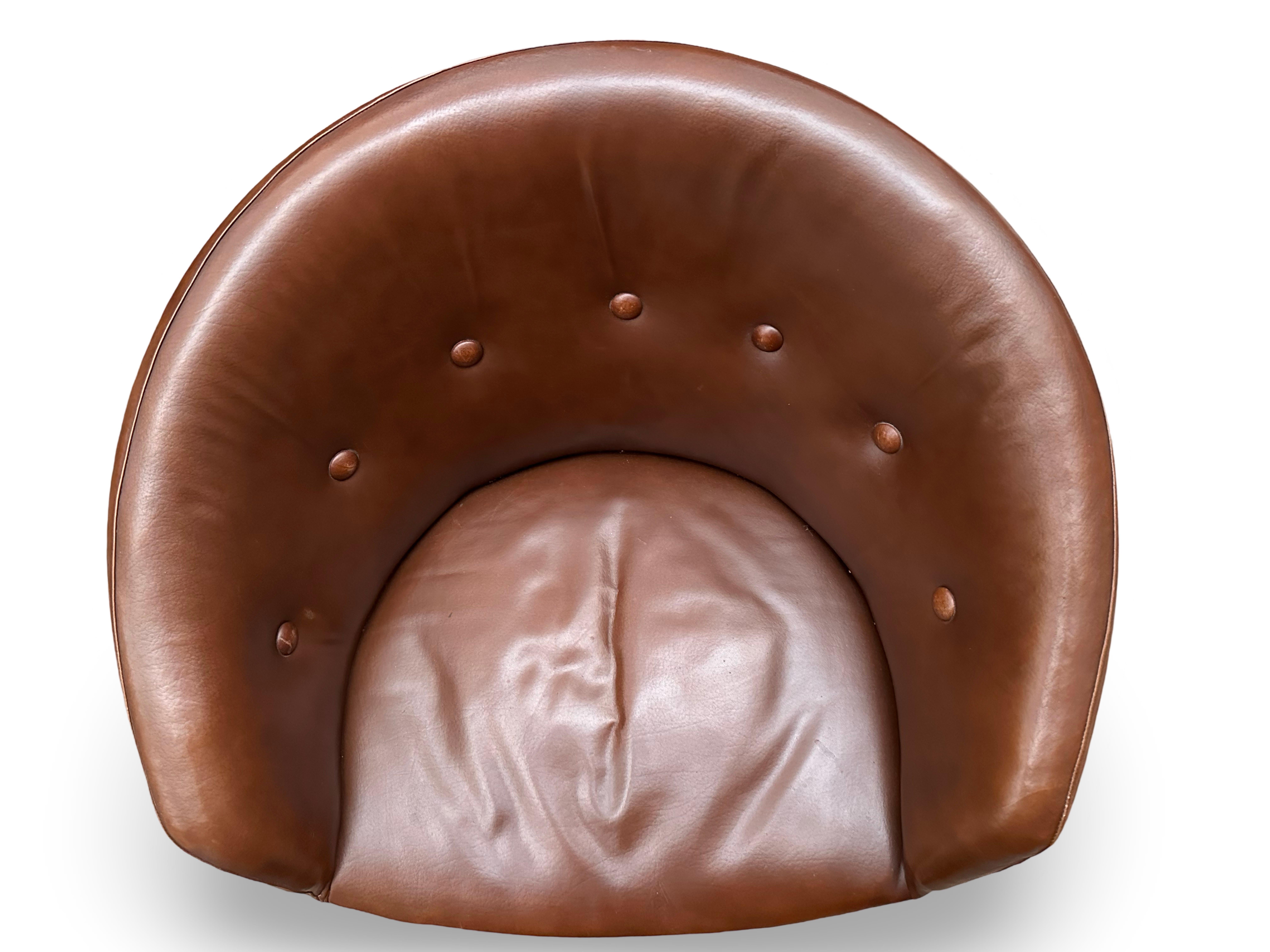Leather Original pot-chair by Nanna Ditzel, Denmark. For Sale