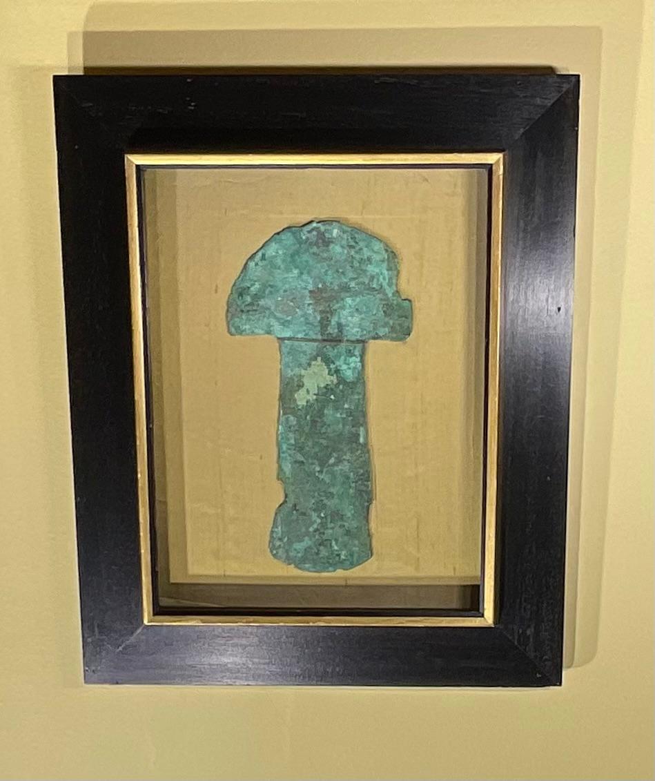 Ancient pre Colombian surgical copper tumi knife ,processionally mounted on cotton Matt with decorative vintage shadow box .
Original cloth encrustation and wrapping patterns visible.
Dared to : 800 AD to 1200 AD 