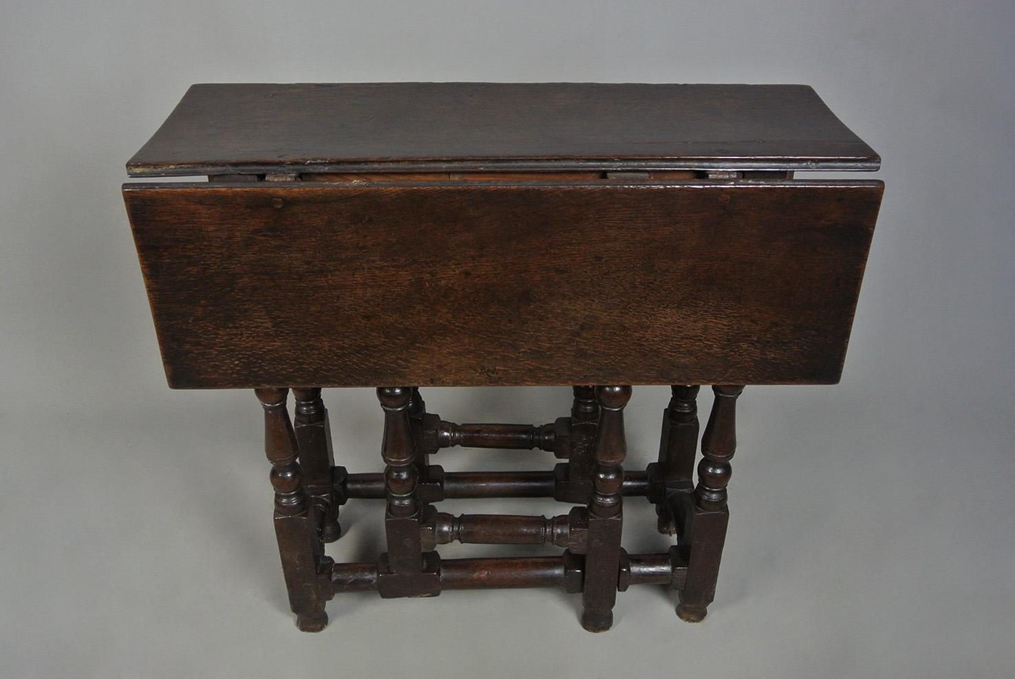 Original Queen Anne Oak Small Supper Table with Provenance c. 1700 For Sale 1