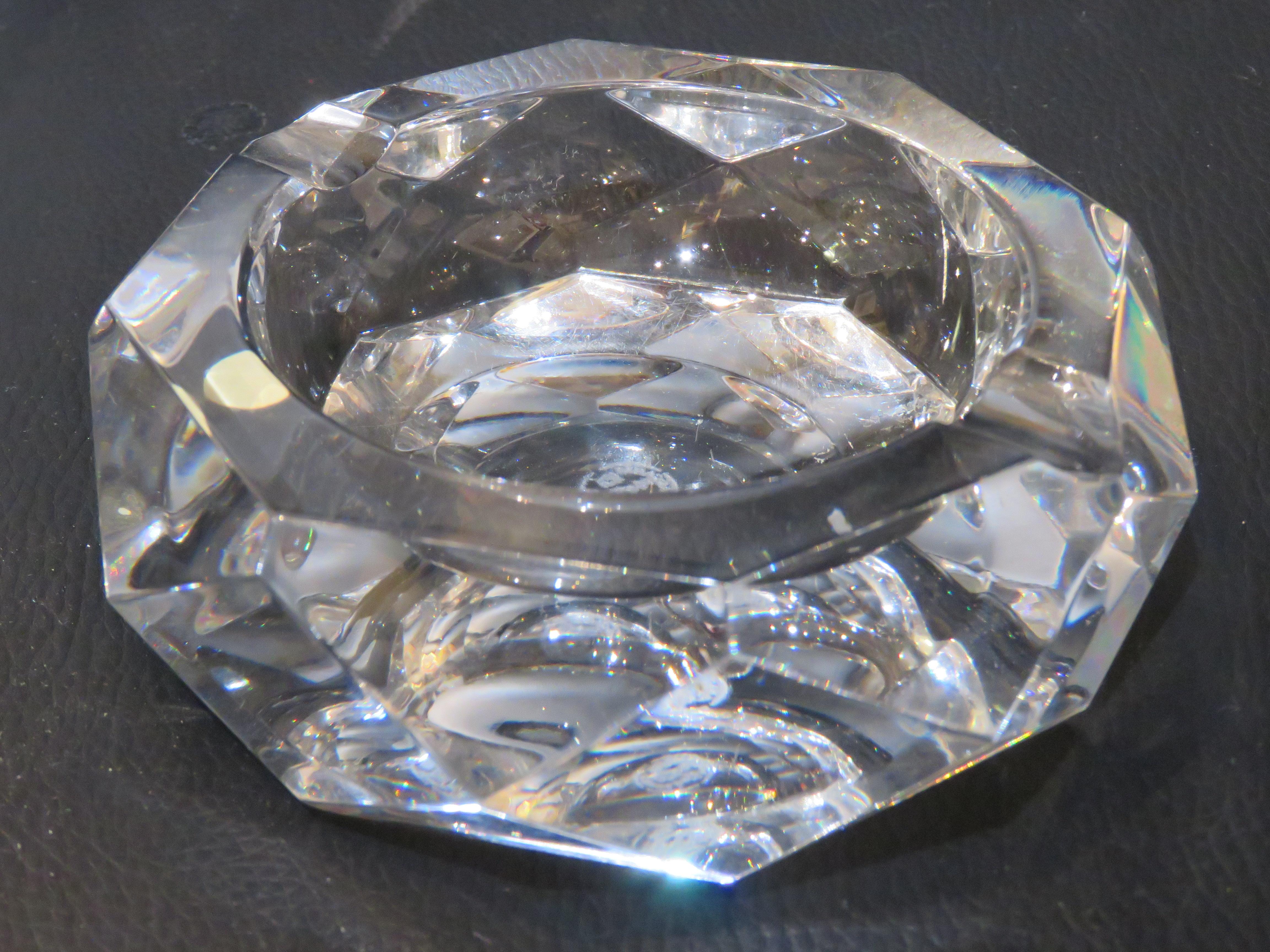 Rara e bellissima ciotola/posacenere di cristallo Baccarat degli anni '50 e '60 In condizioni discrete in vendita a New York, NY