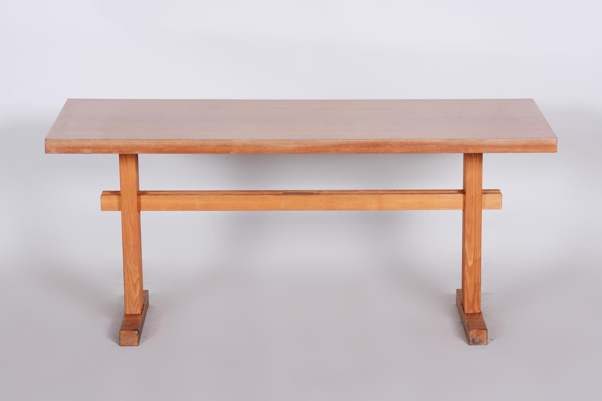 Beech and oak table
Czech midcentury
Material: Oak
Period: 1960-1969.