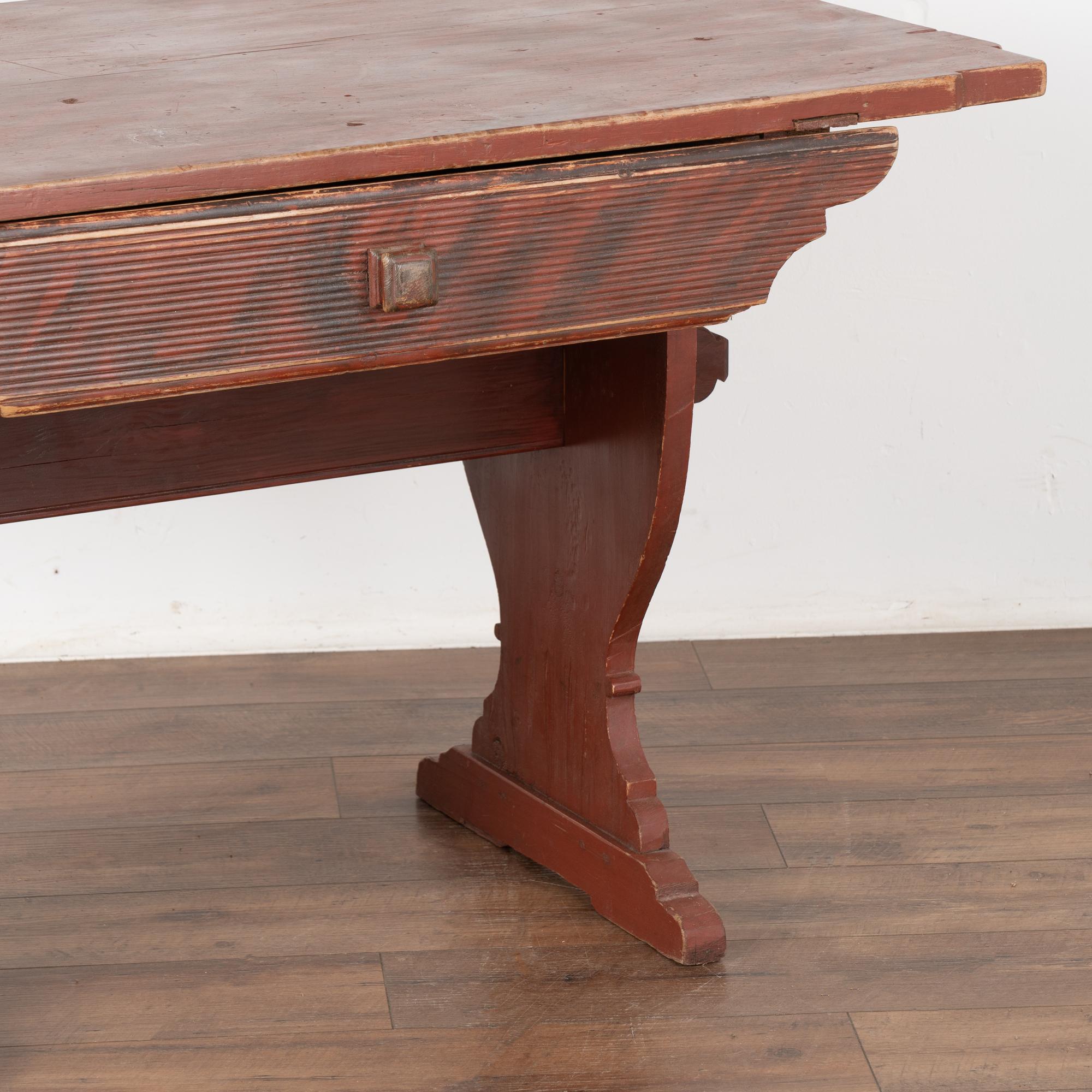 Original Red Painted Farm Table With Drawer, Sweden circa 1820-40 For Sale 1