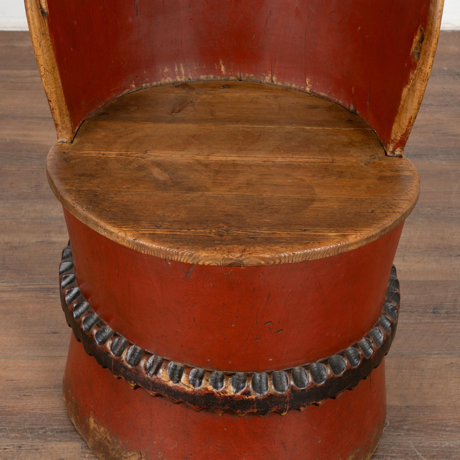Original rot bemalter Kubbestol-Blockstuhl, Schweden um 1860-80 (Holz) im Angebot