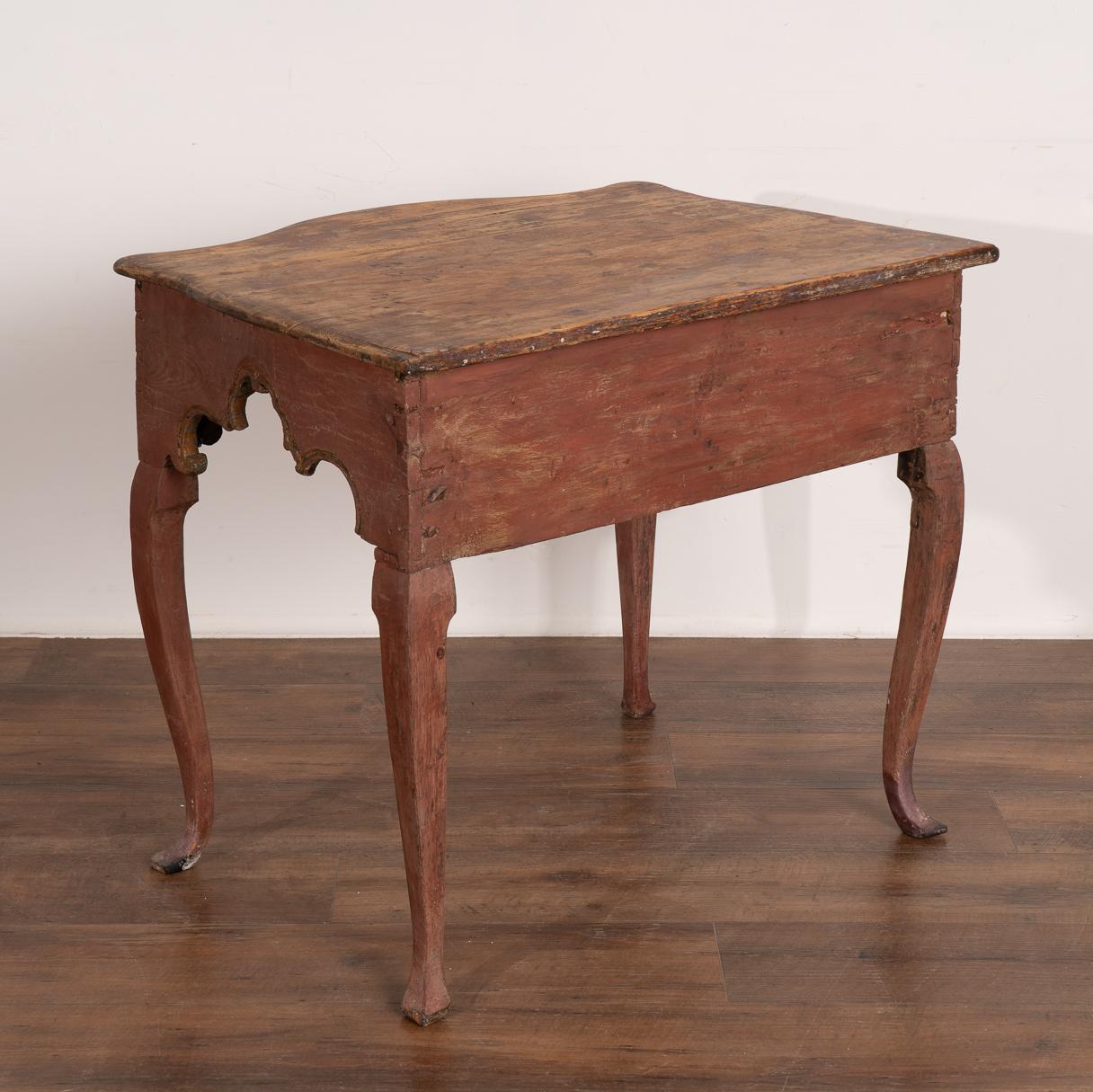 Original Red Painted Pine Rococo Side Table, Norway, circa 1750-1990 4
