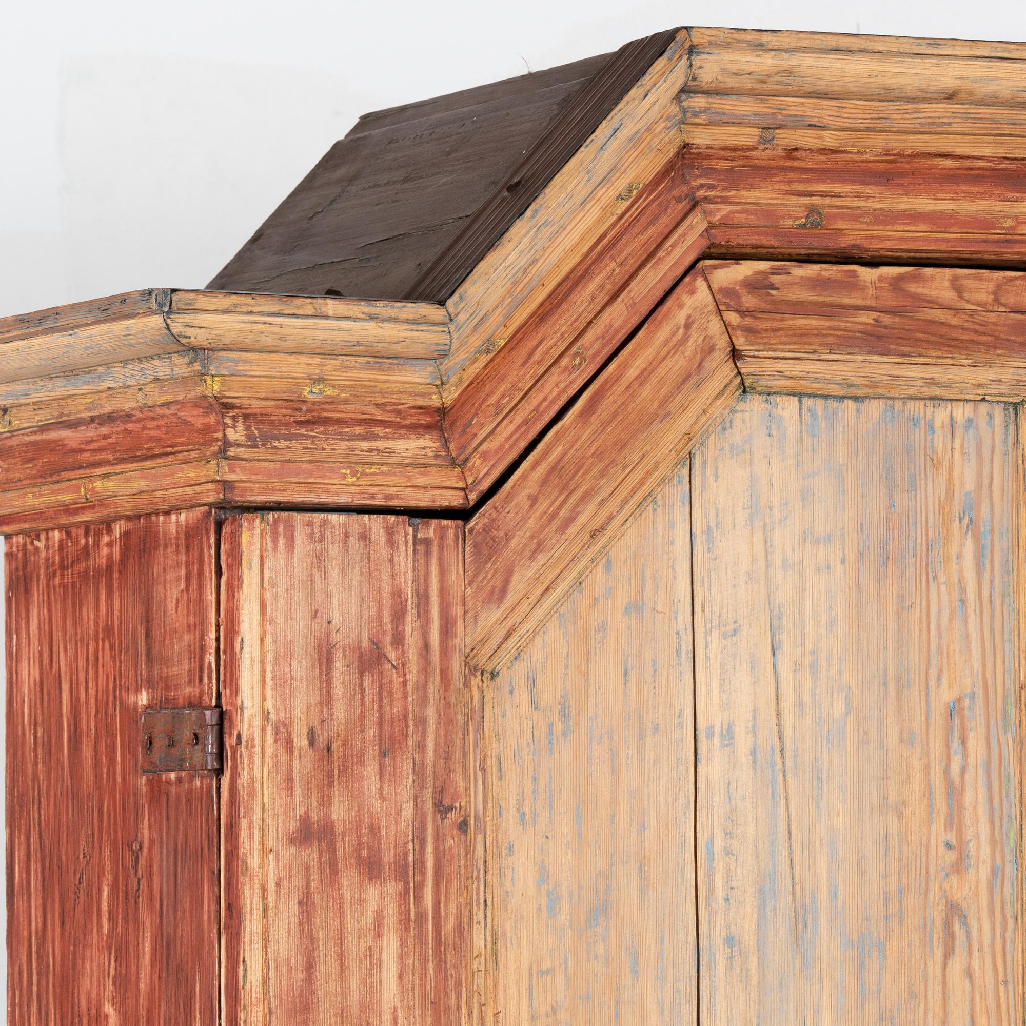 Armoire suédoise originale peinte en rouge vers 1820-40 Bon état à Round Top, TX