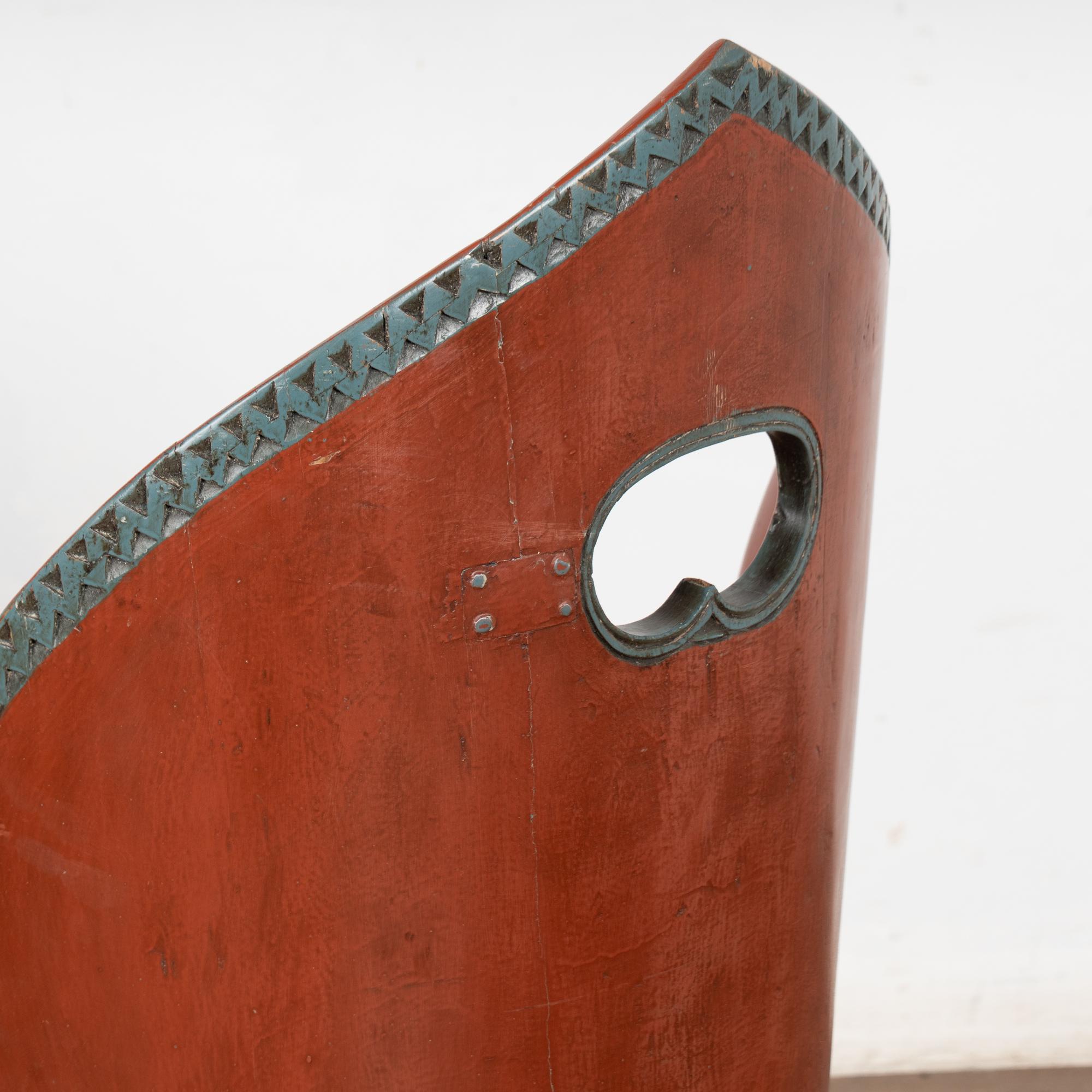 Silla sueca original de troncos tallados Kubbestol pintada de rojo en venta 5