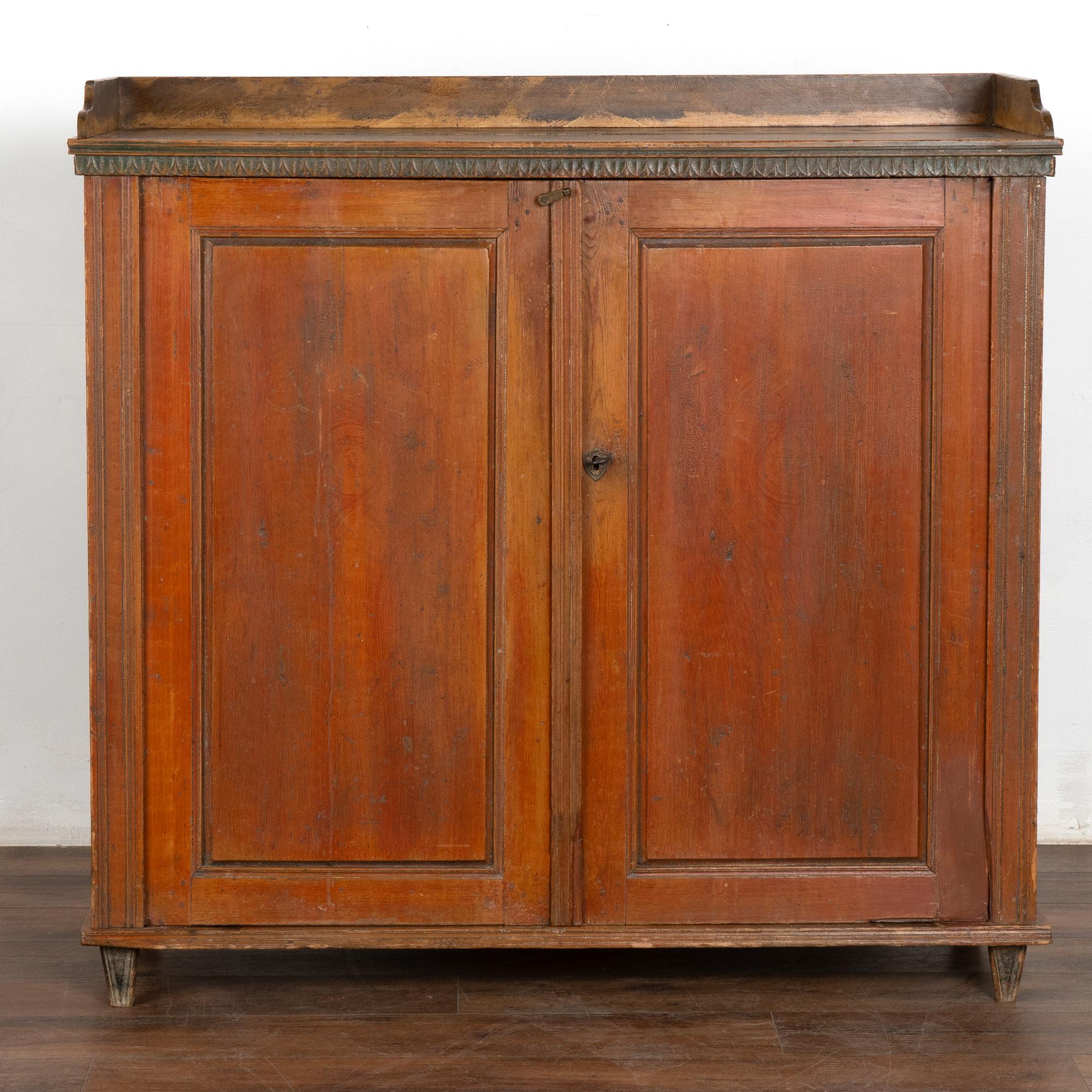 Original Red Painted Swedish Sideboard Cabinet, circa 1800-20 In Good Condition For Sale In Round Top, TX