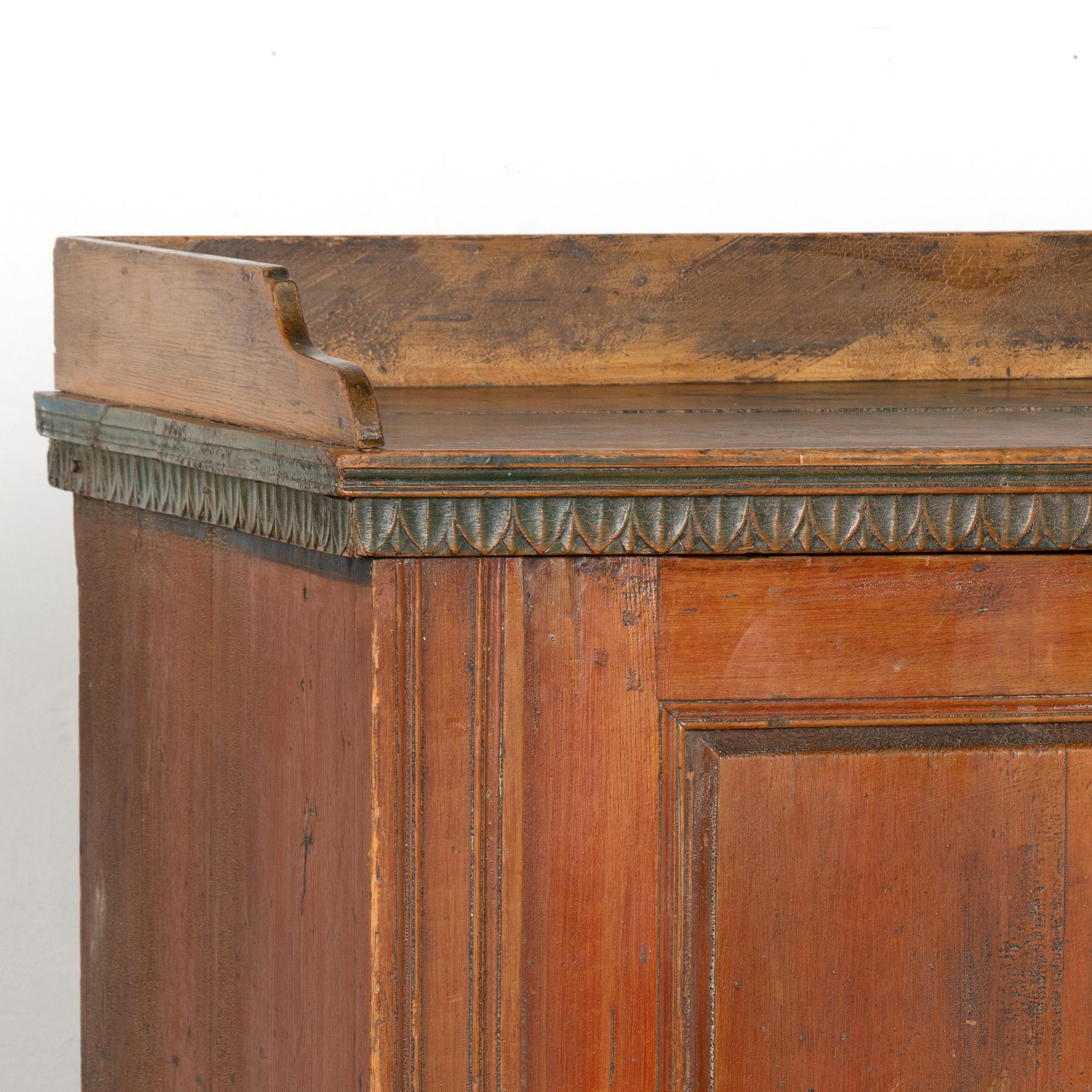 Original Red Painted Swedish Sideboard Cabinet, circa 1800-20 For Sale 1