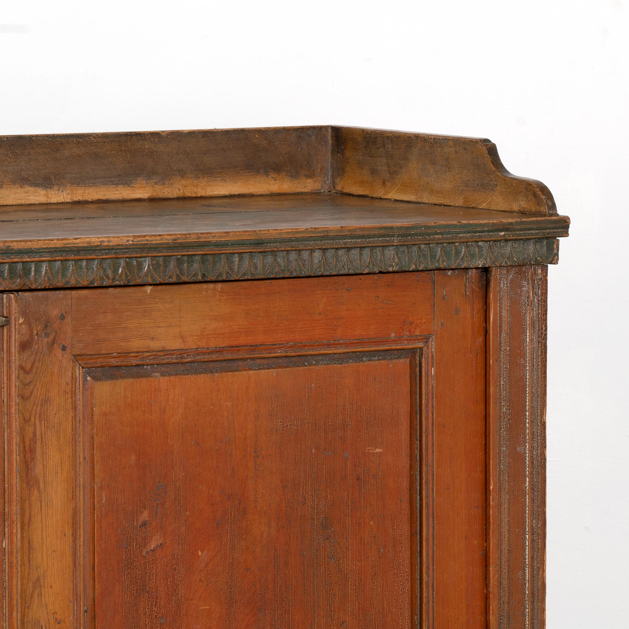 Original Red Painted Swedish Sideboard Cabinet, circa 1800-20 For Sale 2