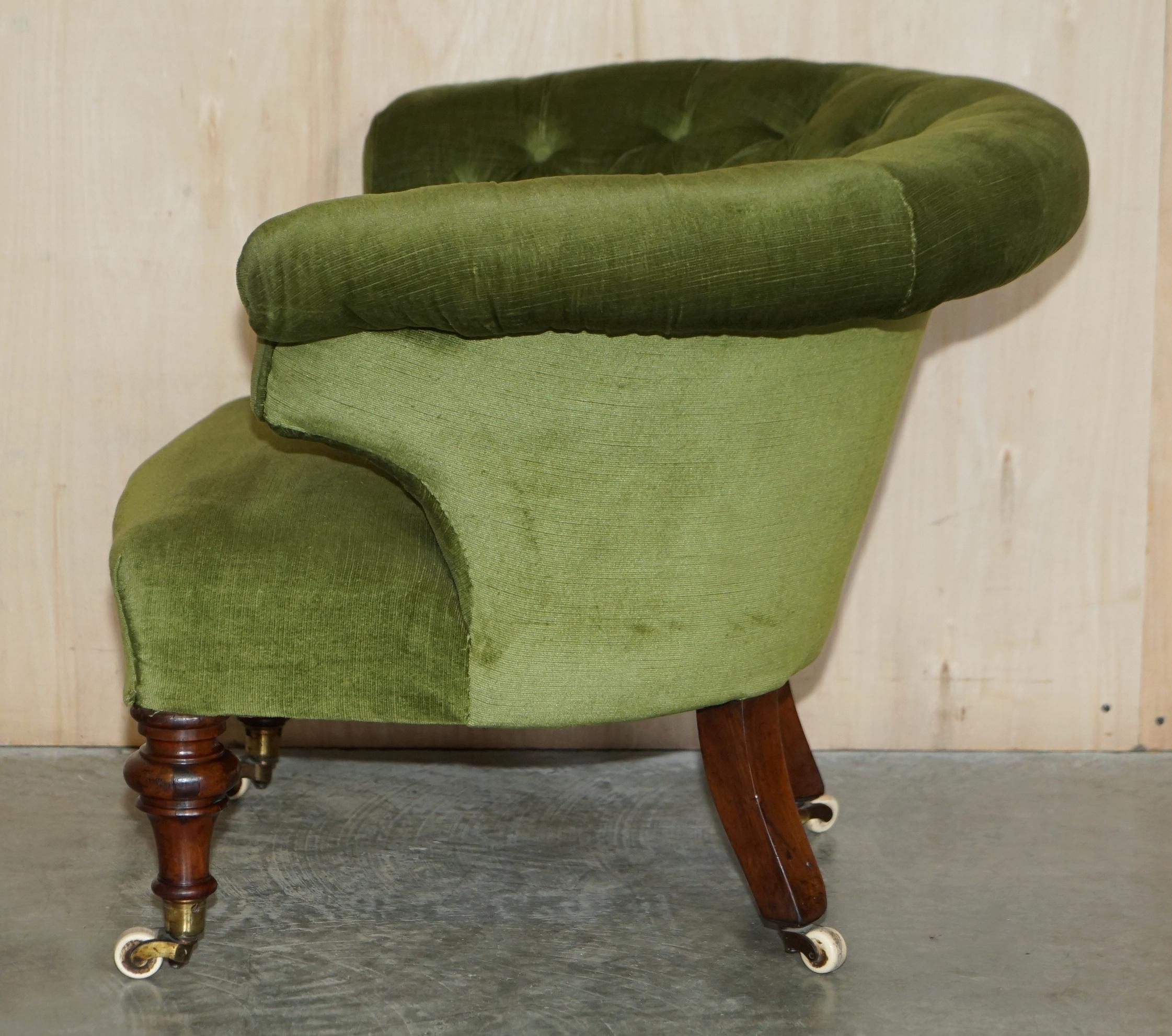 Original Regency 1810-20 Chesterfield Walnut Framed Green Library Tub Armchair For Sale 5