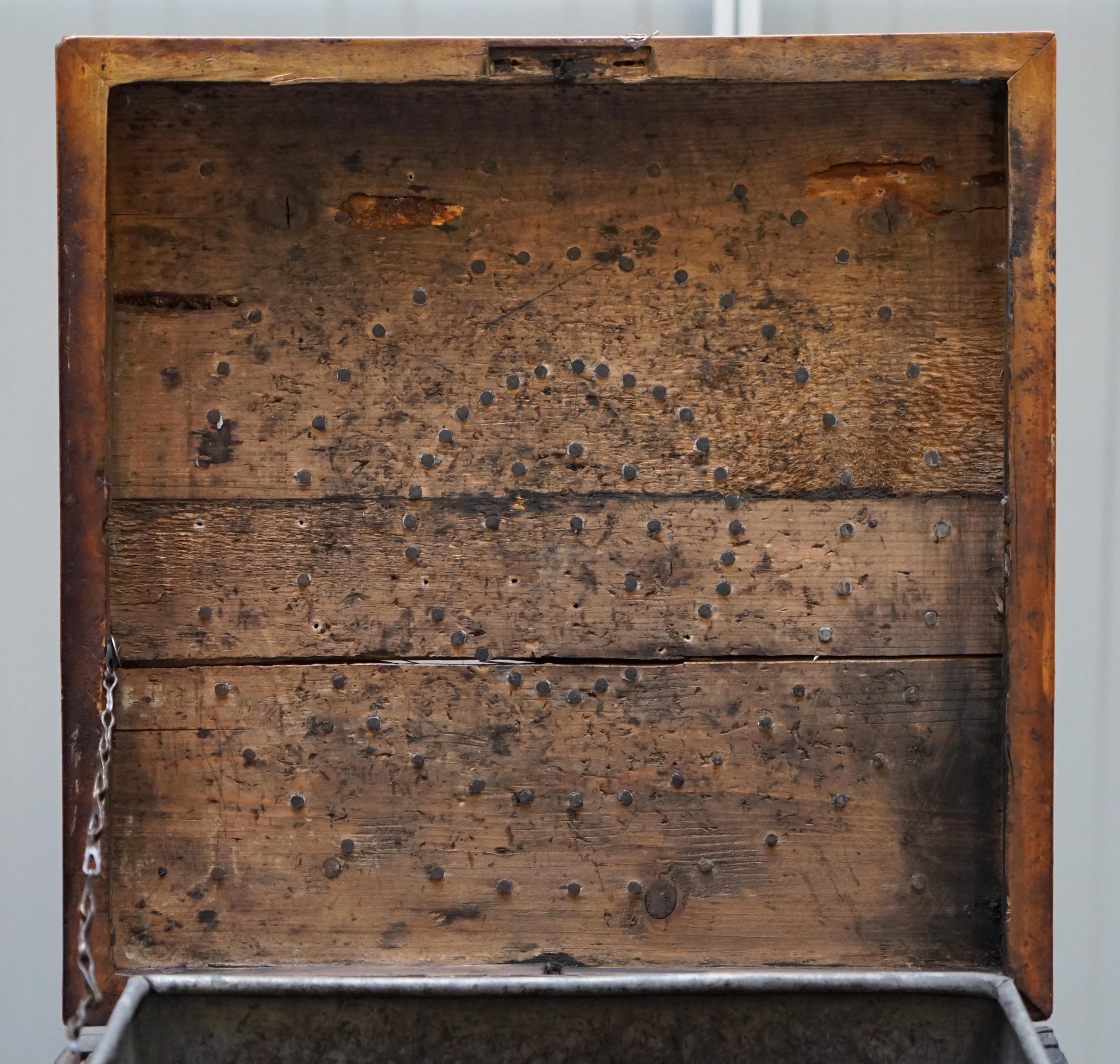 Original Regencia circa 1815 Enfriador de vino de madera dura León Asas de latón Pies de pata en venta 8
