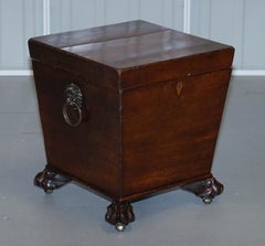 Originale Regency del 1815 circa, frigorifero per vino in legno duro Leone Maniglie in ottone Piedi a zampa