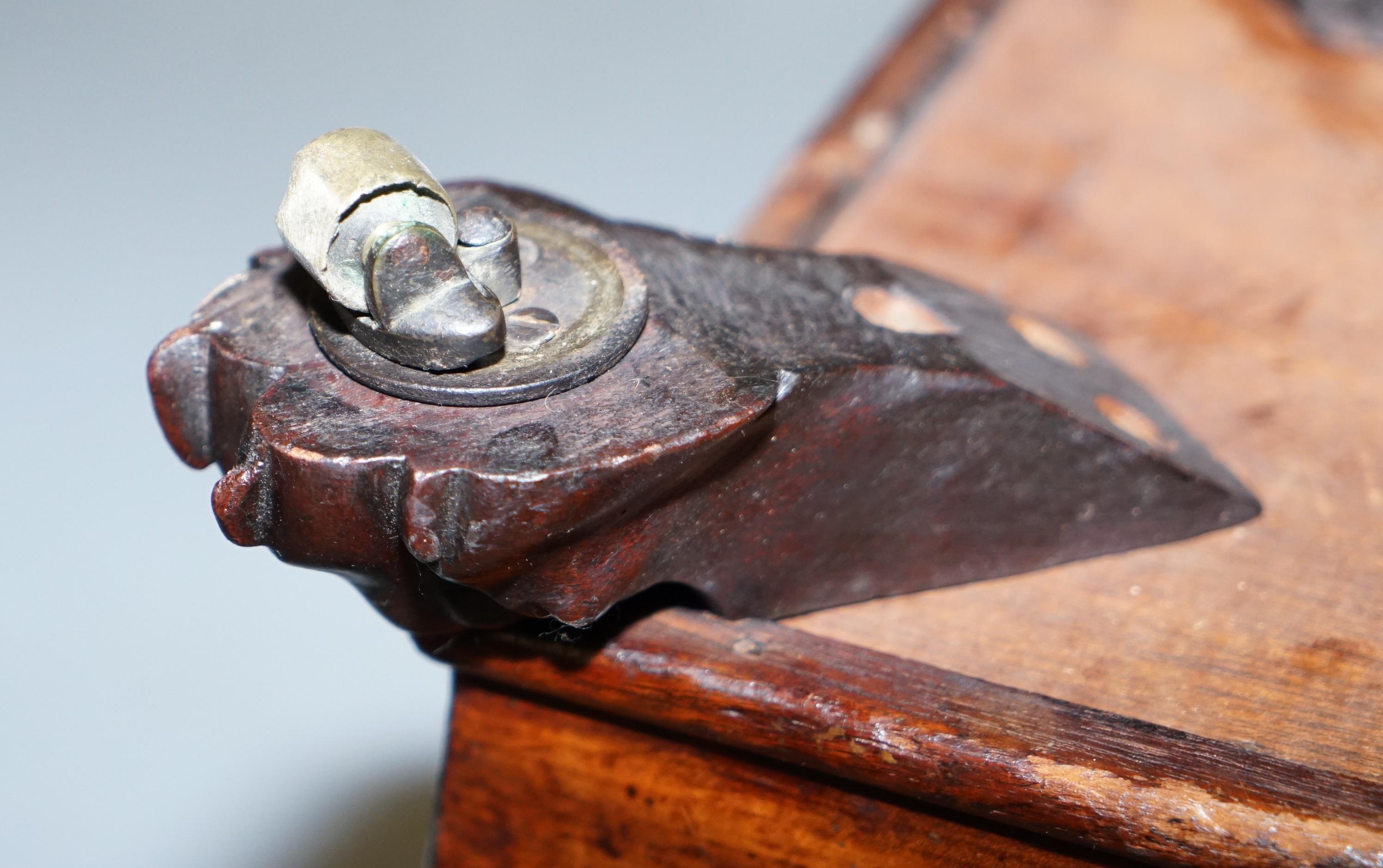 Original Regencia circa 1815 Enfriador de vino de madera dura León Asas de latón Pies de pata en venta 13