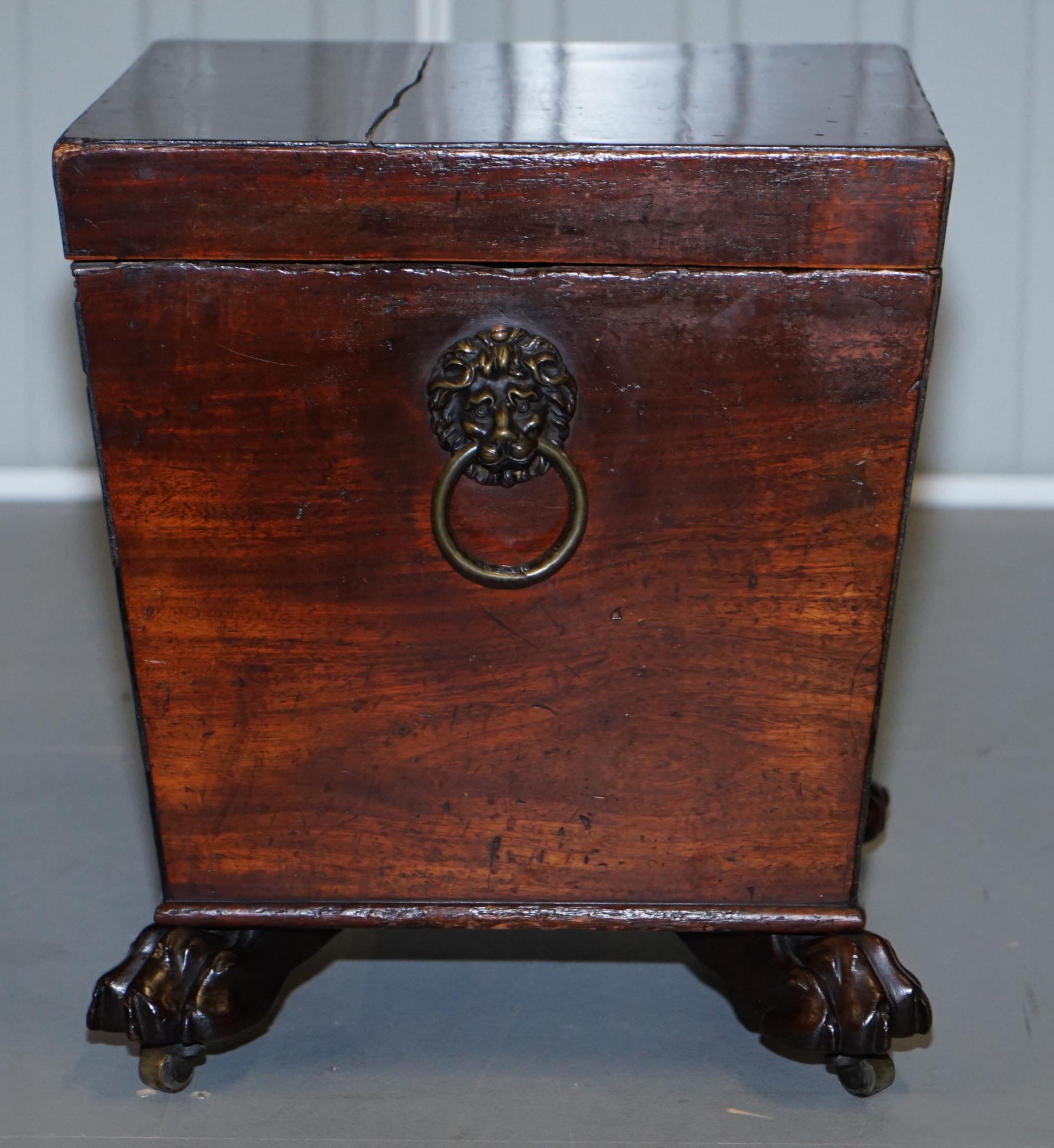 Rafraîchisseur à vin original Regency circa 1815 en bois dur Lion Poignées en laiton Pieds de patte en vente 3